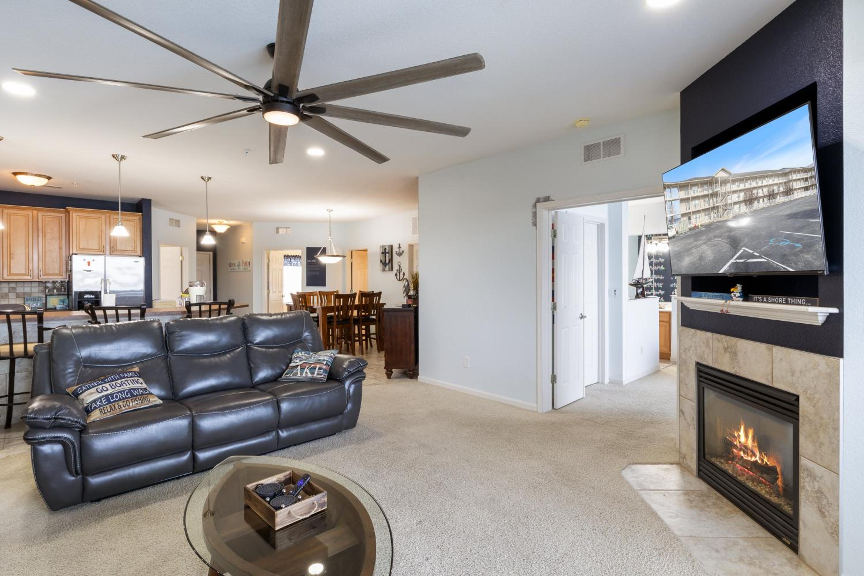 Nautical-Inspired Lakefront Unit w/ Awesome Views