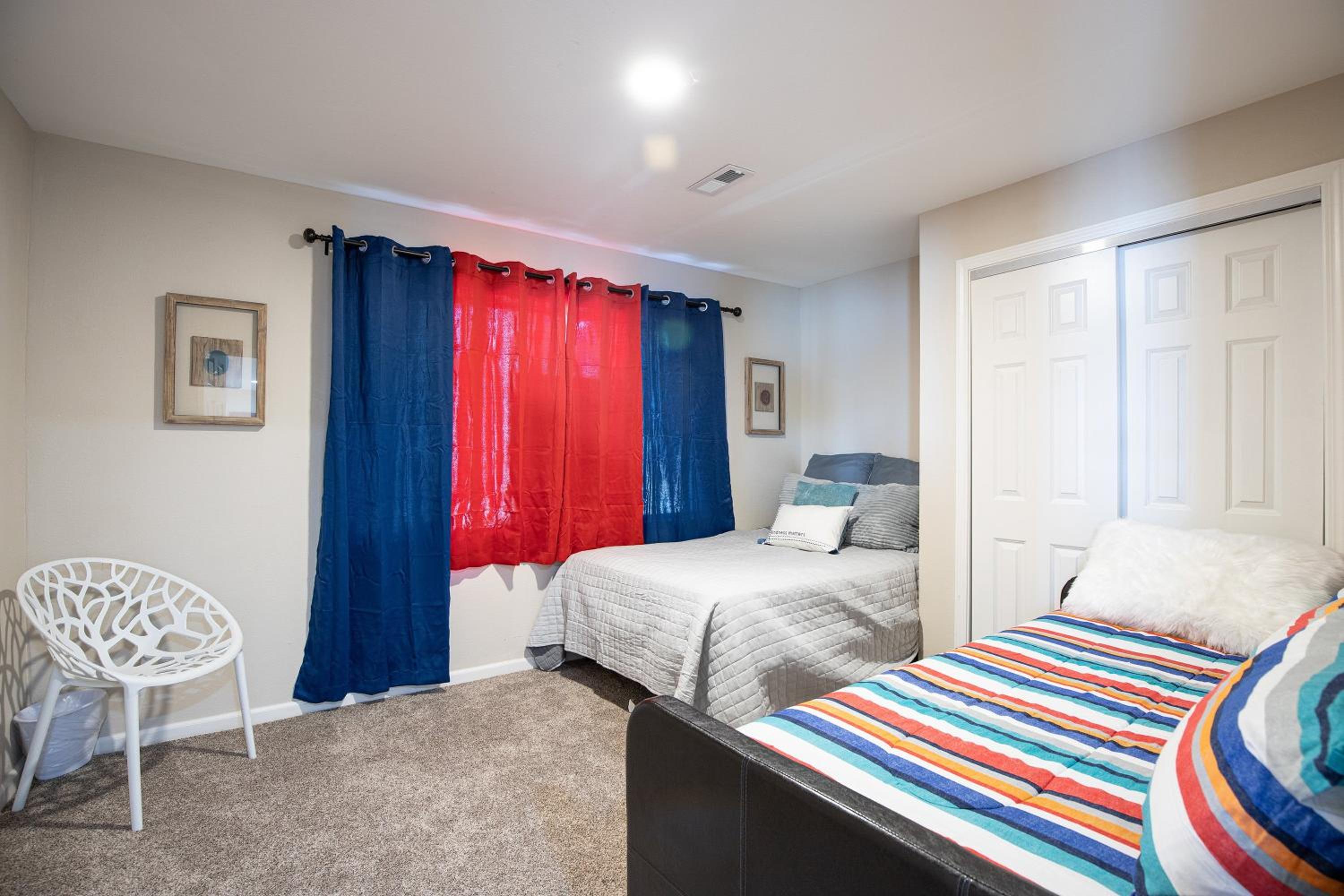 Two Homes, Large Deck, Firepit, Central Location