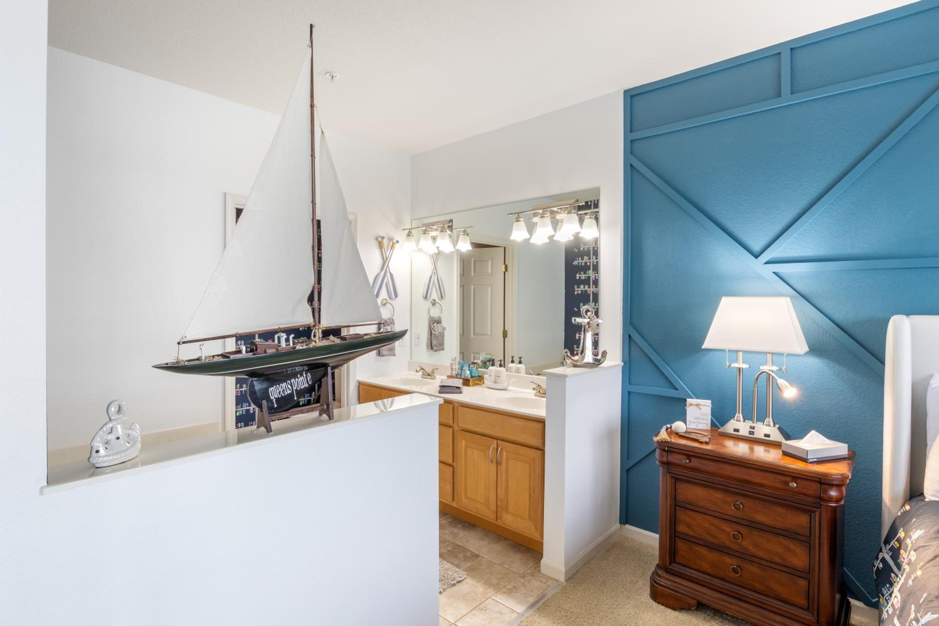 Nautical-Inspired Lakefront Unit w/ Awesome Views