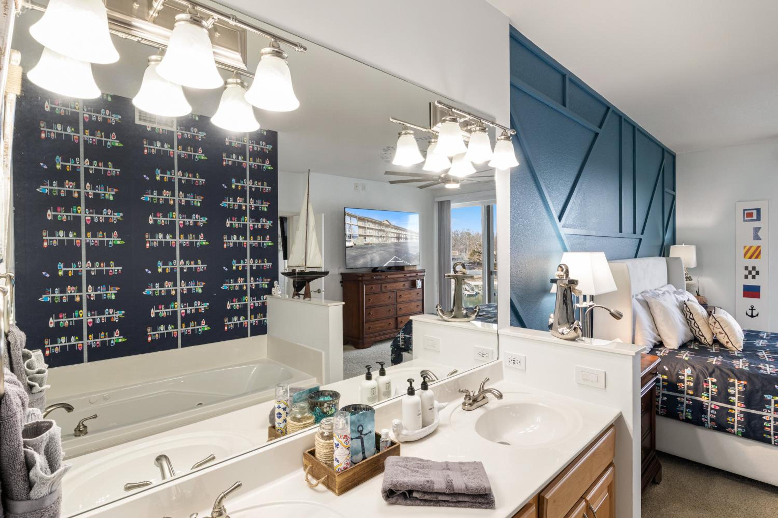 Nautical-Inspired Lakefront Unit w/ Awesome Views