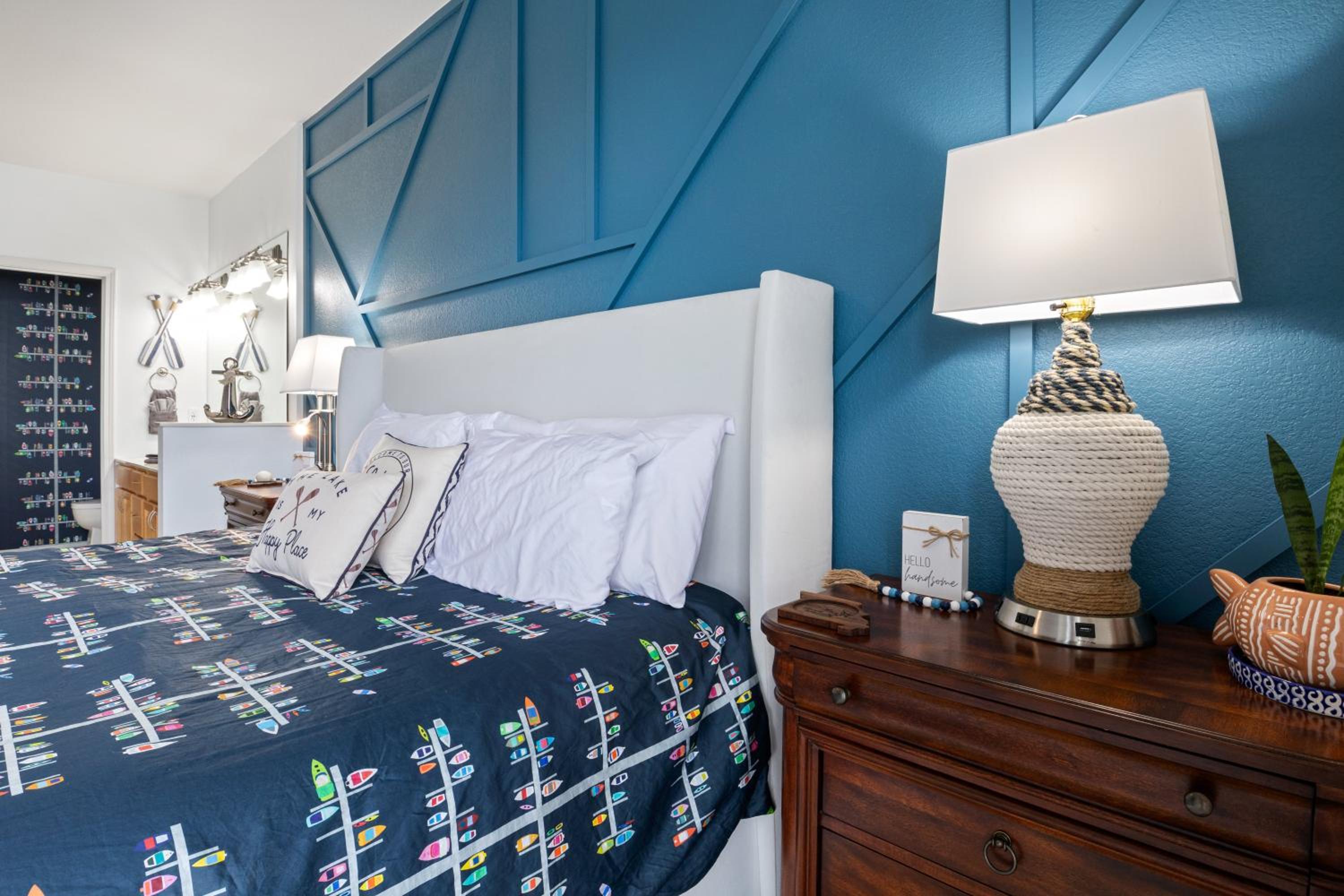 Nautical-Inspired Lakefront Unit w/ Awesome Views