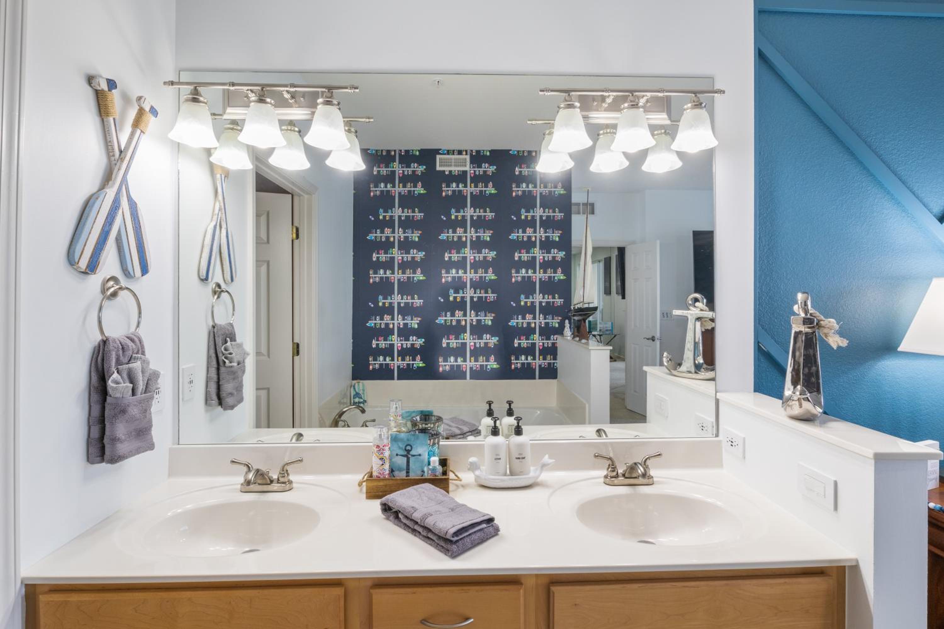 Nautical-Inspired Lakefront Unit w/ Awesome Views