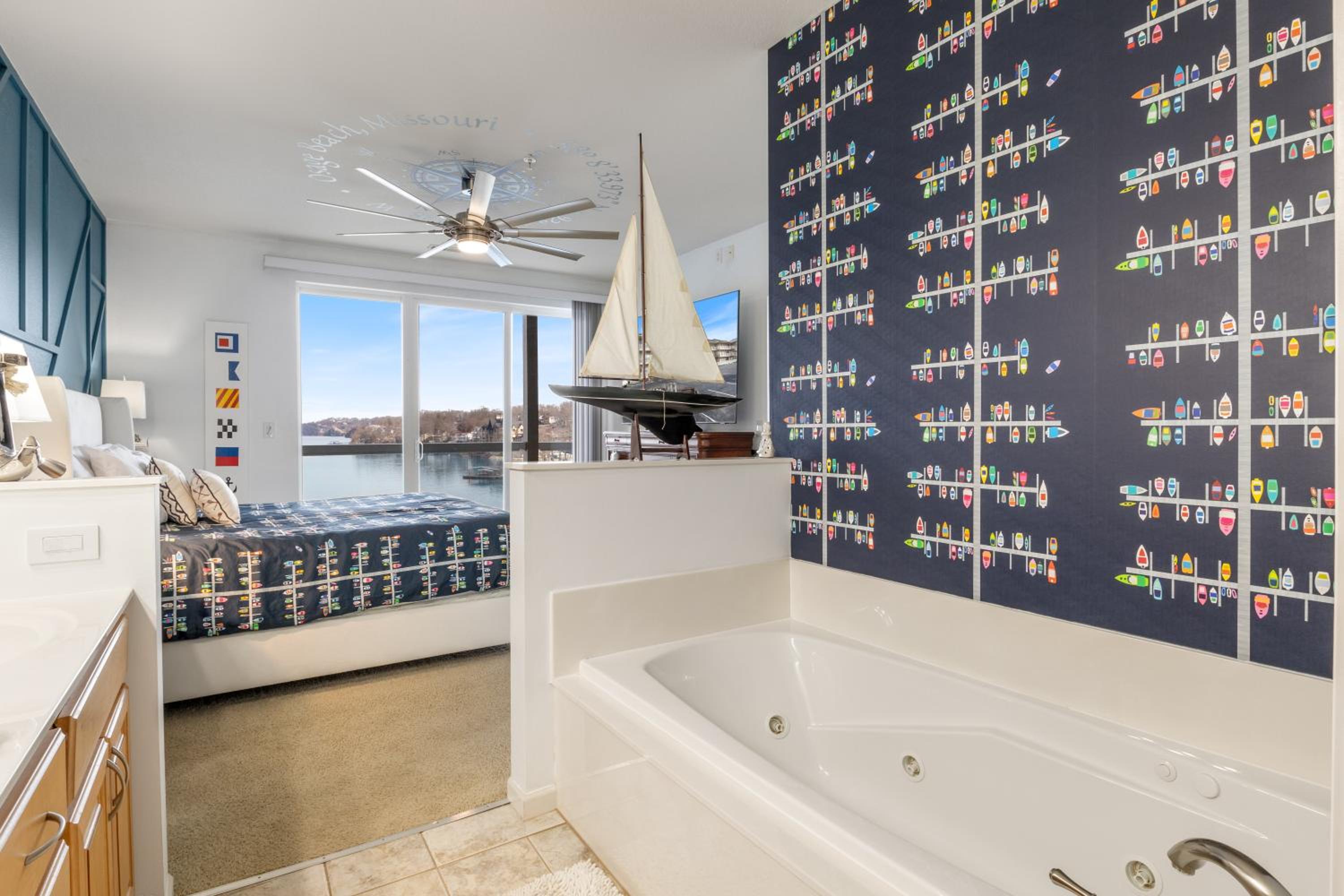Nautical-Inspired Lakefront Unit w/ Awesome Views