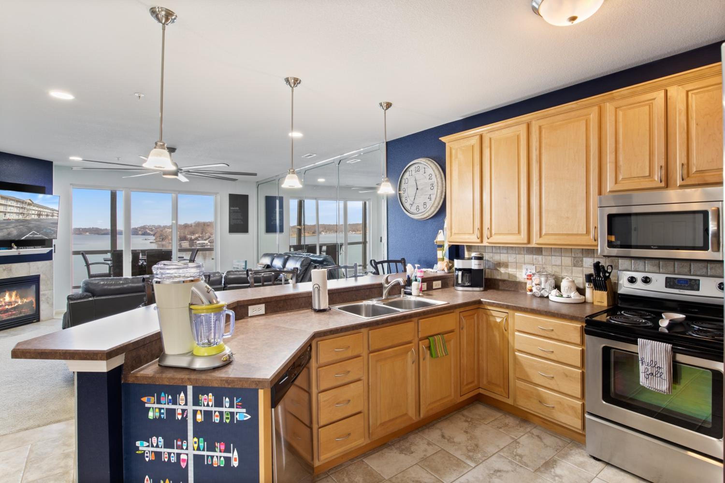 Nautical-Inspired Lakefront Unit w/ Awesome Views