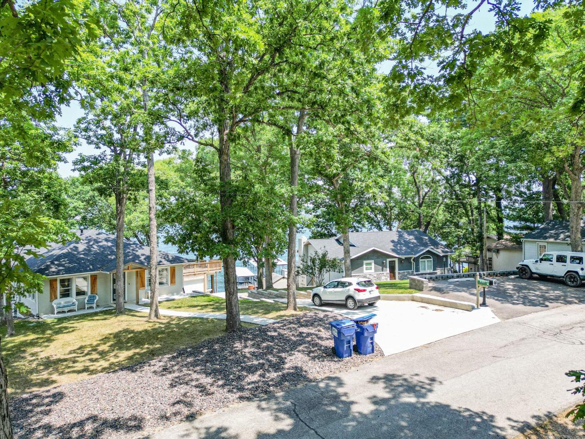 Two Homes, Large Deck, Firepit, Central Location