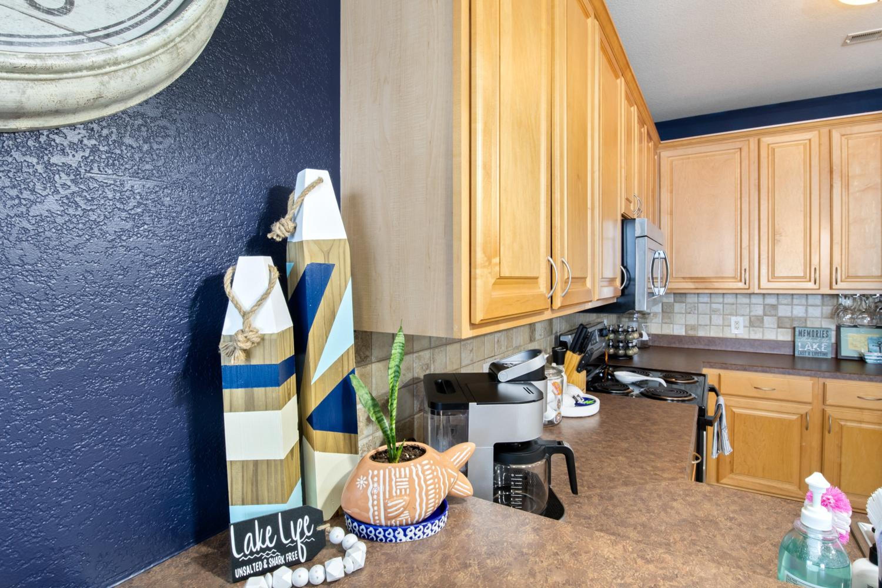 Nautical-Inspired Lakefront Unit w/ Awesome Views