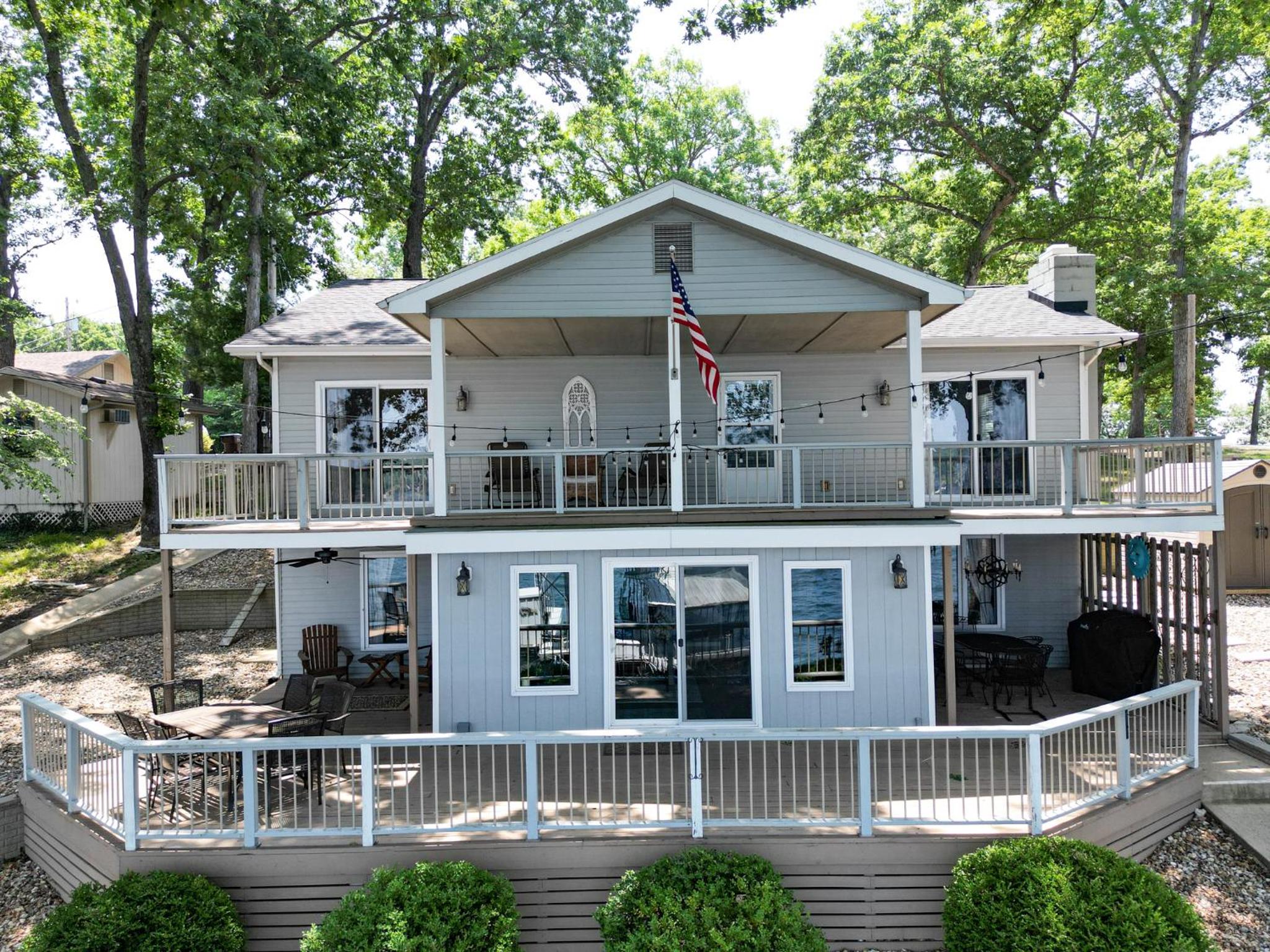 Two Homes, Large Deck, Firepit, Central Location