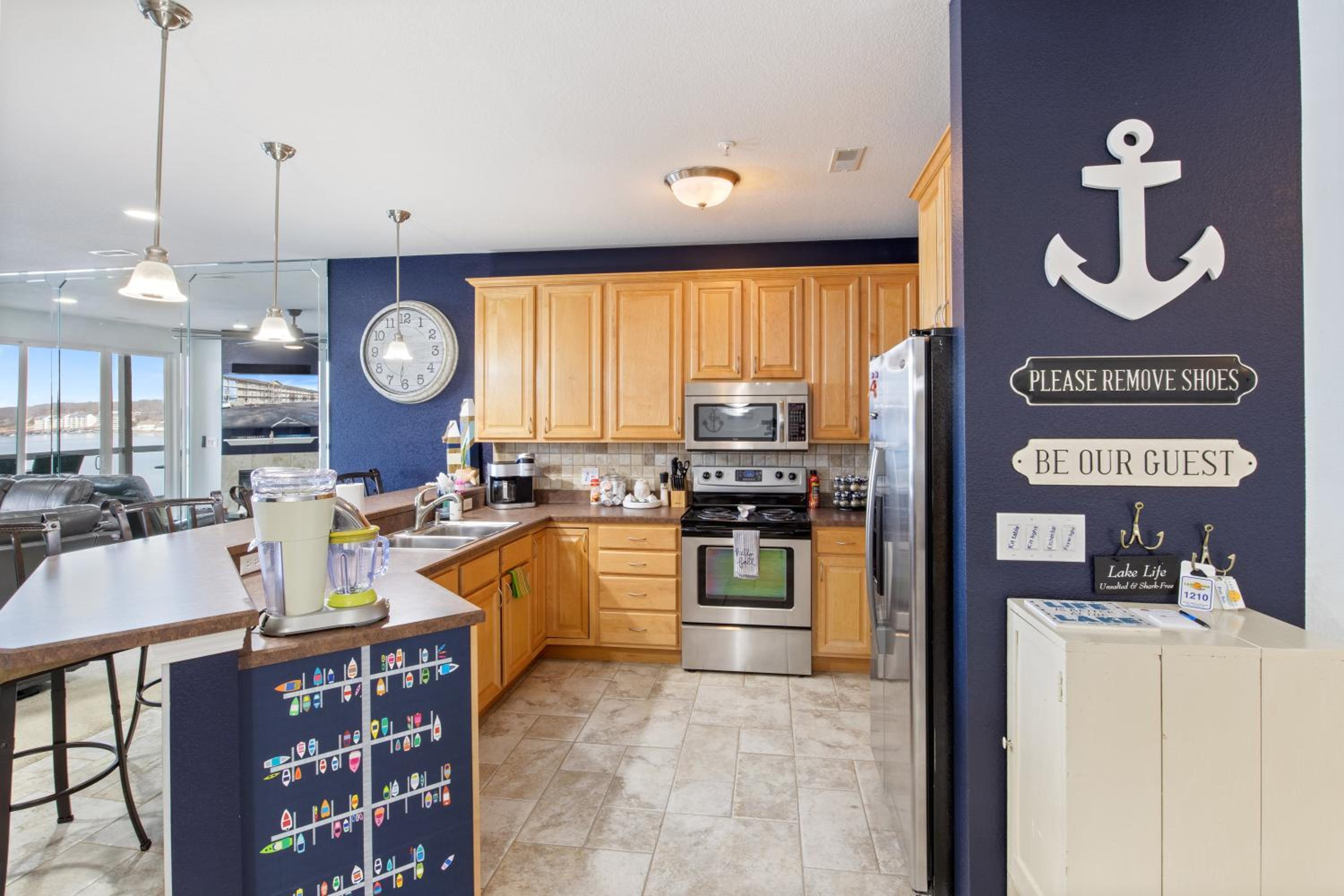 Nautical-Inspired Lakefront Unit w/ Awesome Views