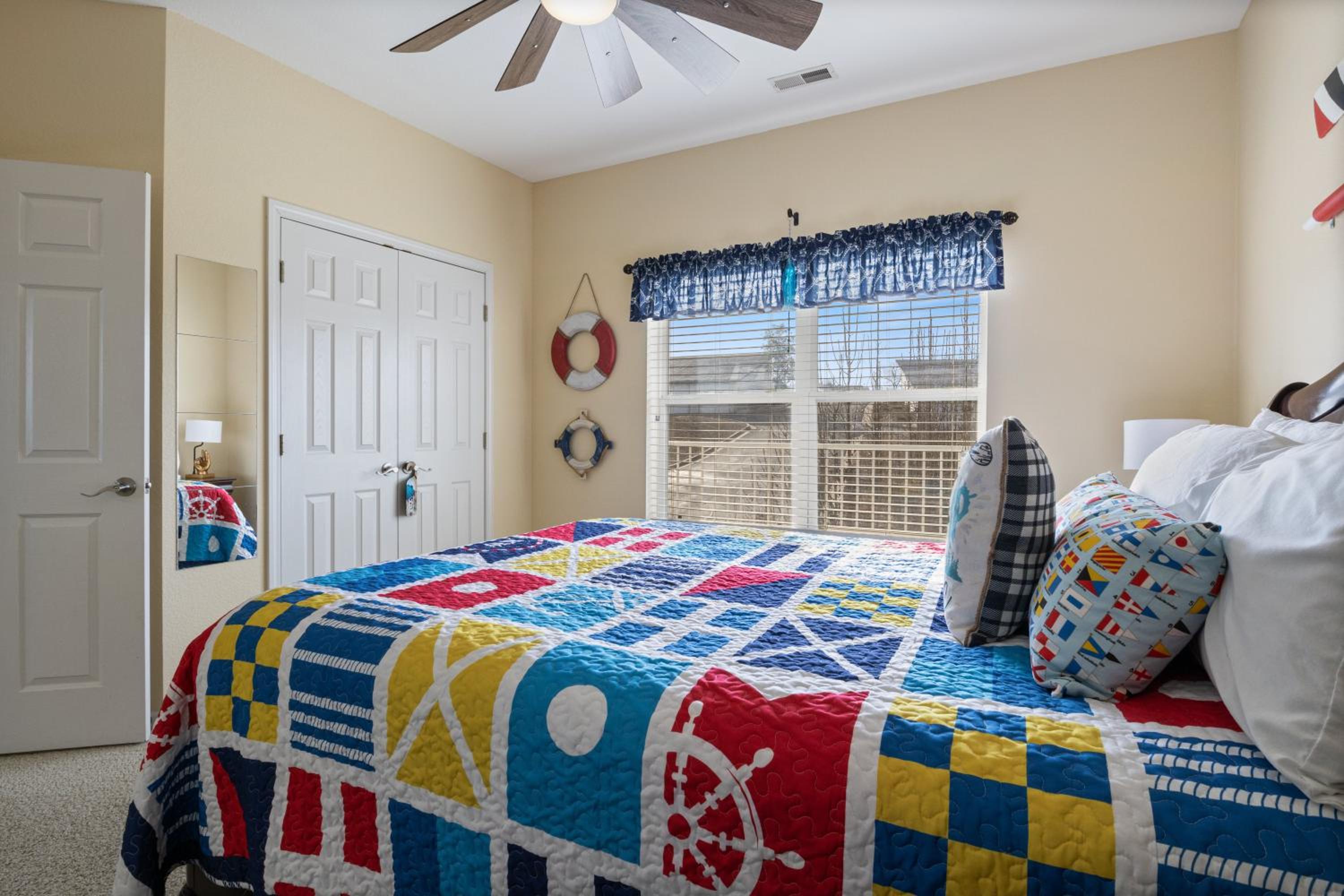 Nautical-Inspired Lakefront Unit w/ Awesome Views