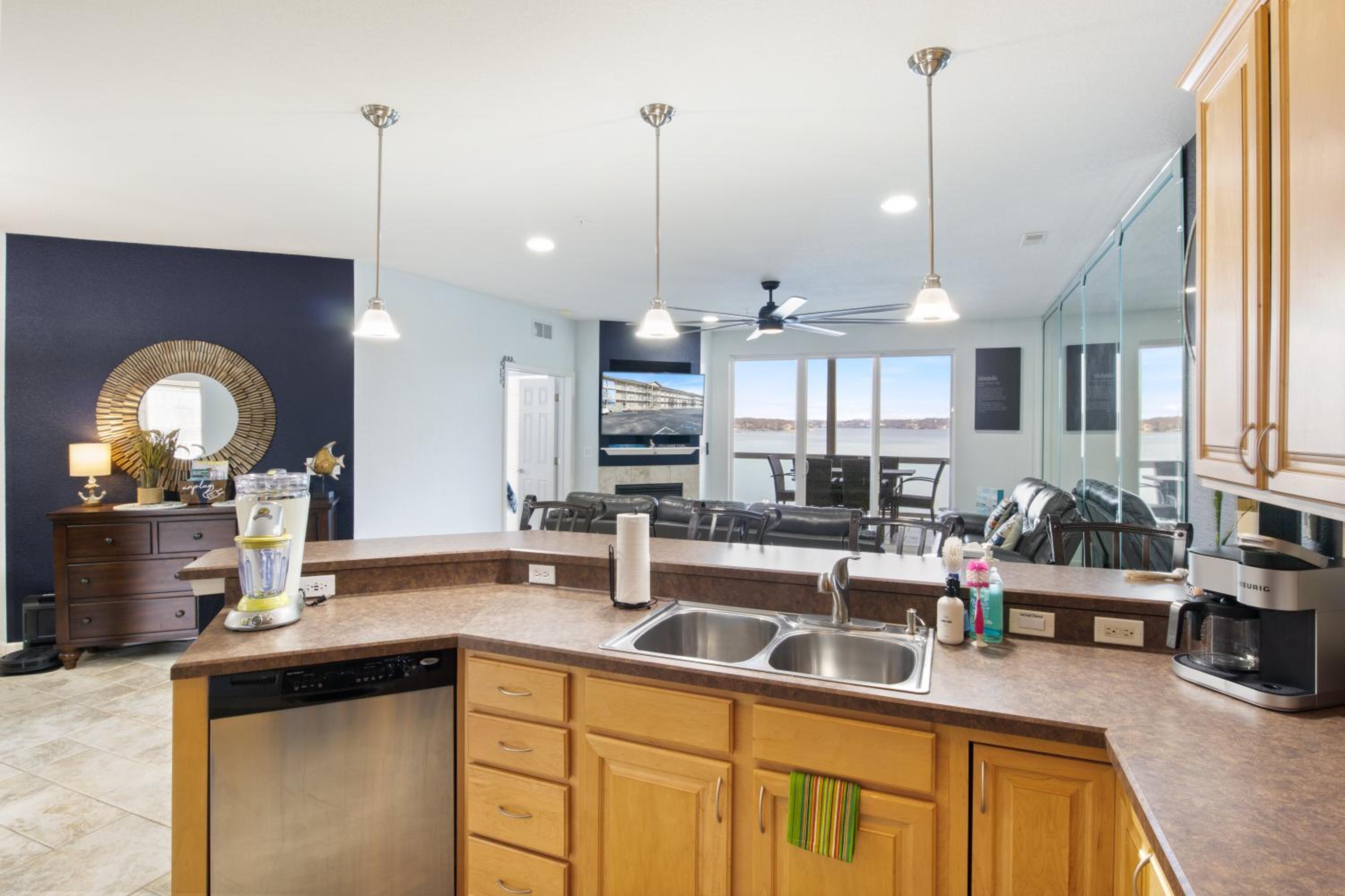 Nautical-Inspired Lakefront Unit w/ Awesome Views