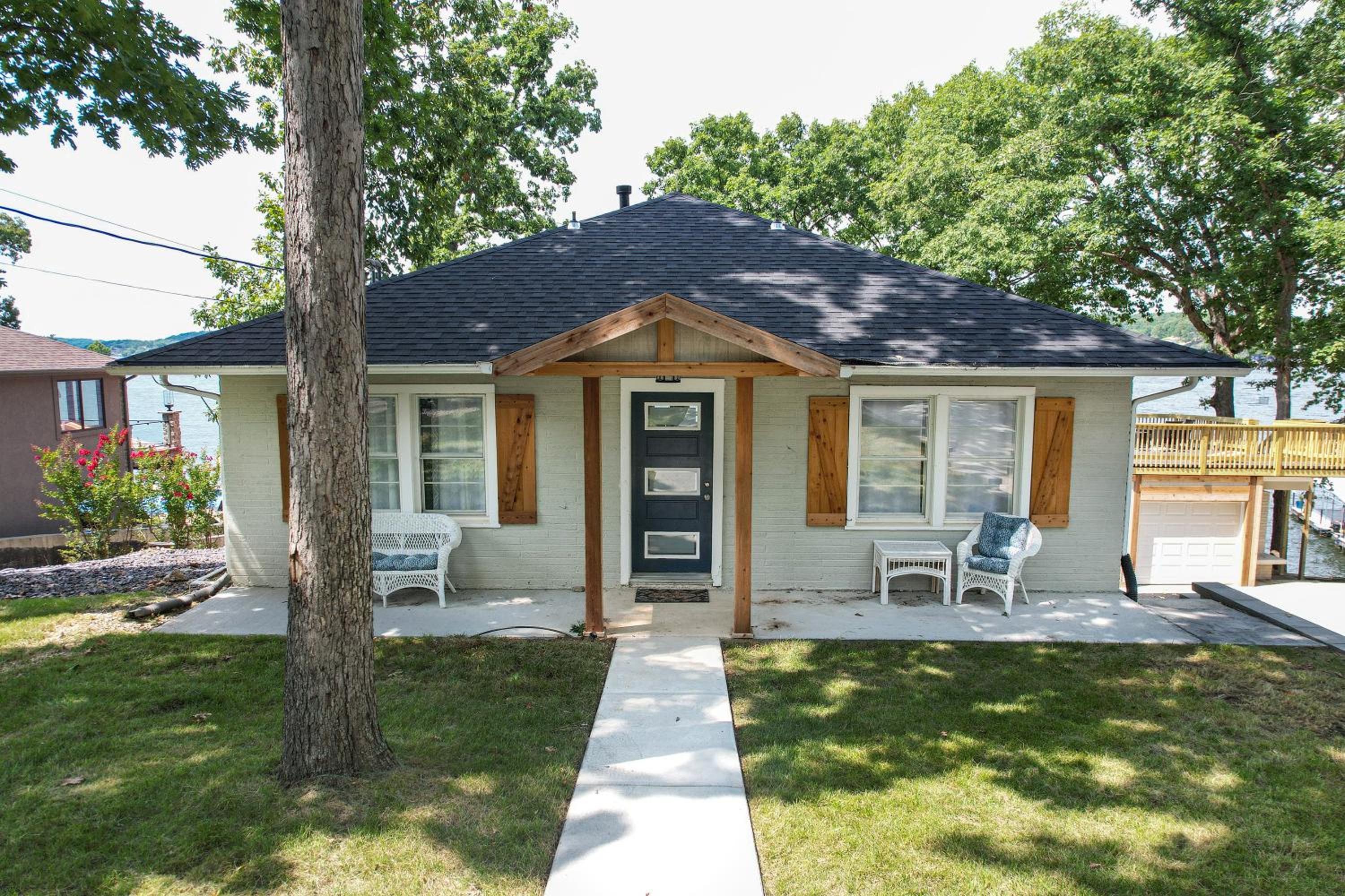 Two Homes, Large Deck, Firepit, Central Location