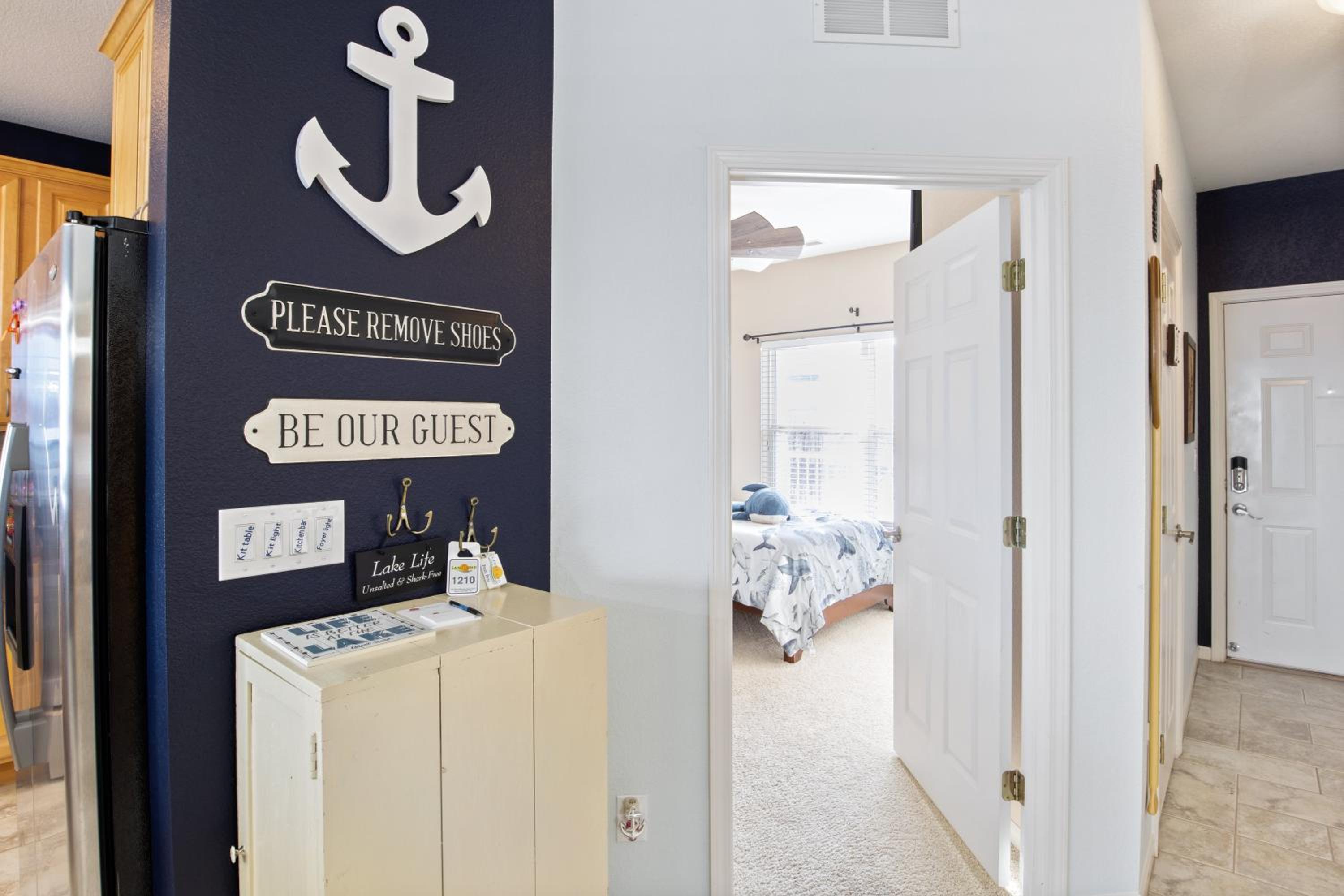 Nautical-Inspired Lakefront Unit w/ Awesome Views