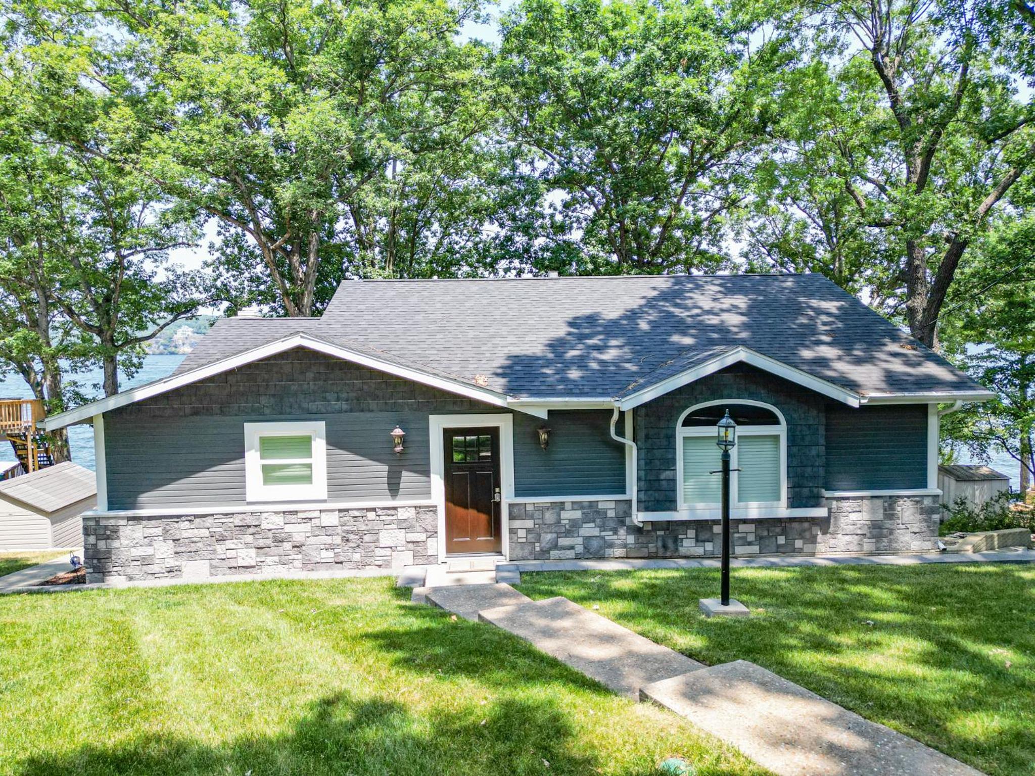 Two Homes, Large Deck, Firepit, Central Location