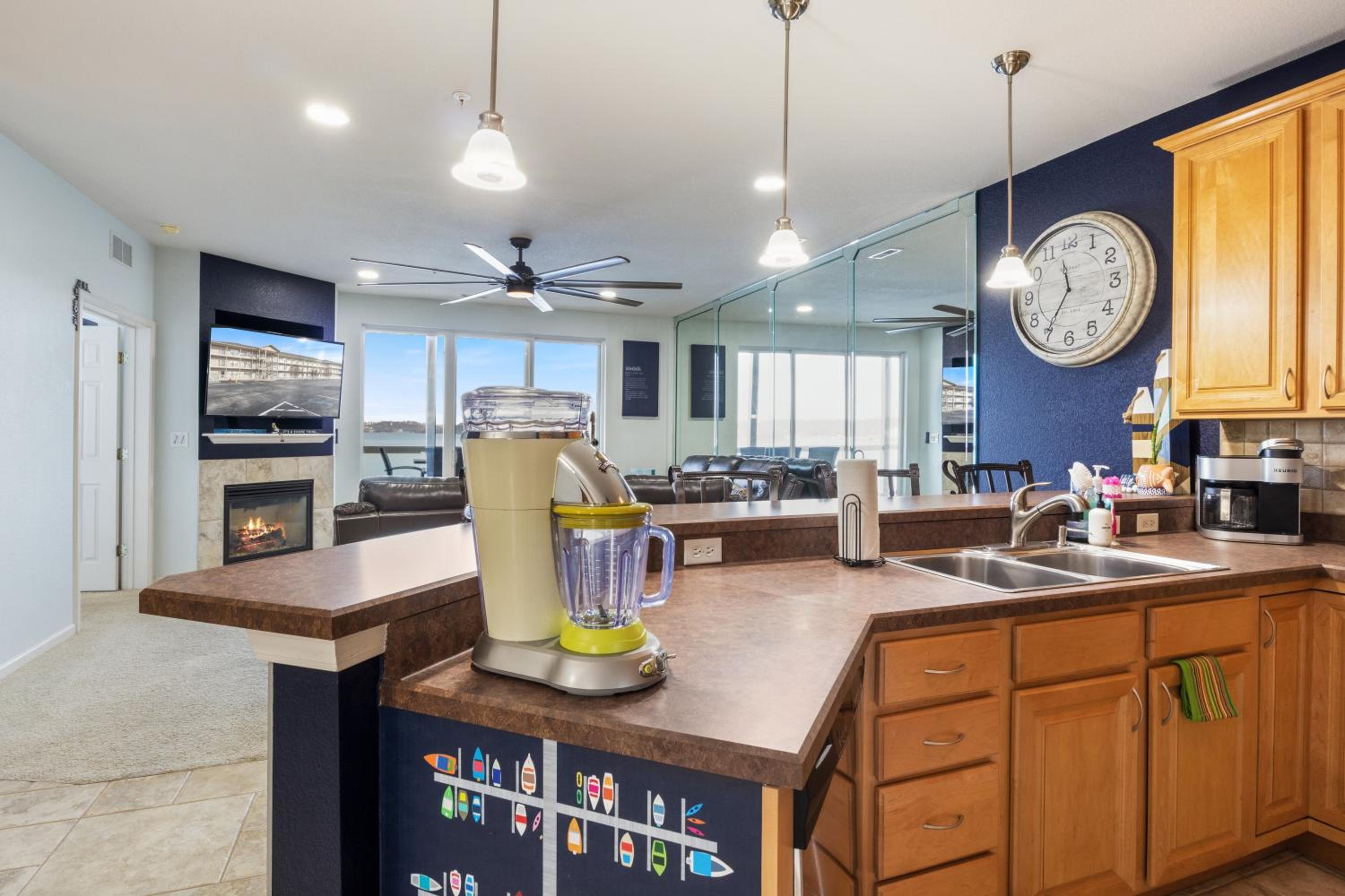 Nautical-Inspired Lakefront Unit w/ Awesome Views