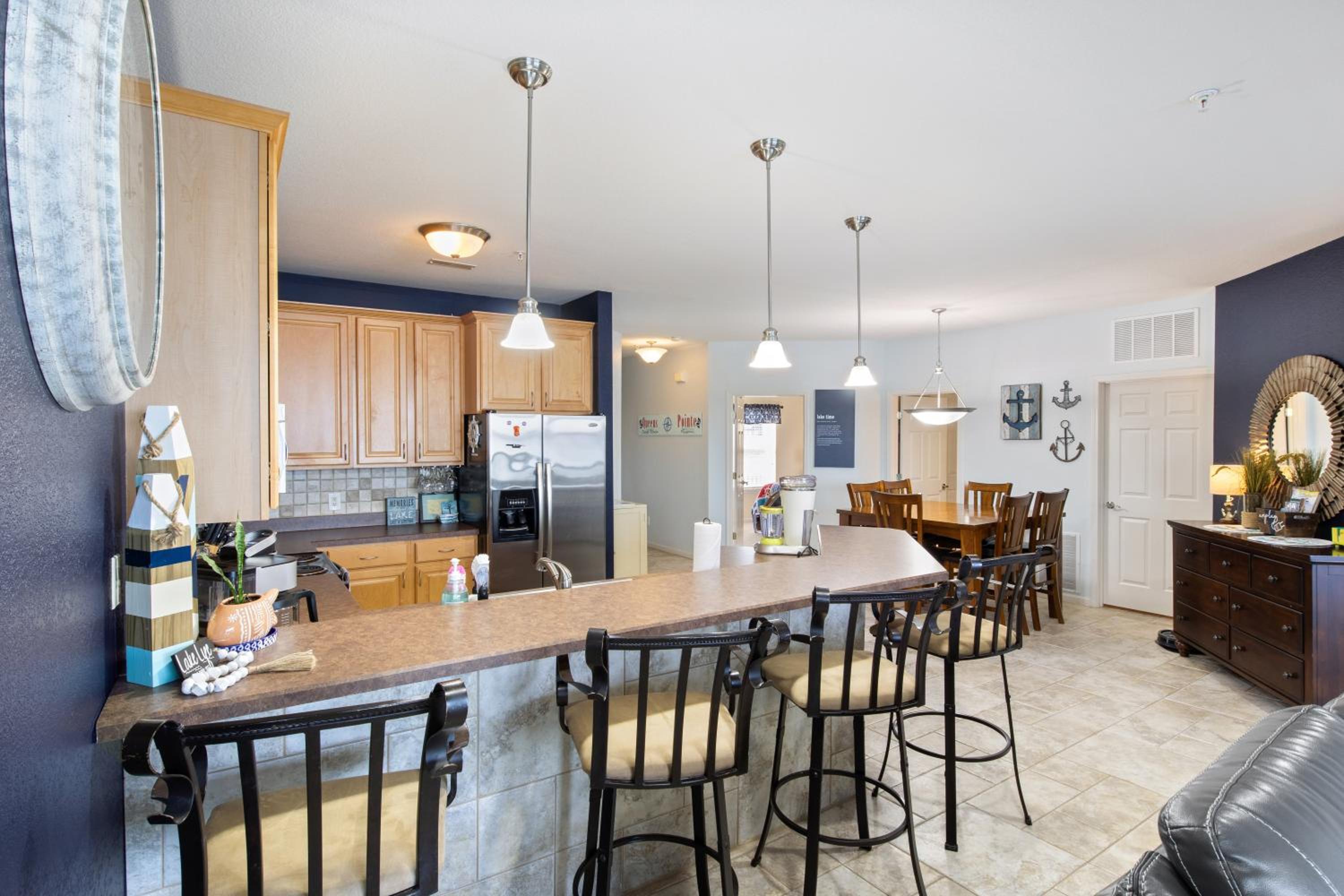 Nautical-Inspired Lakefront Unit w/ Awesome Views