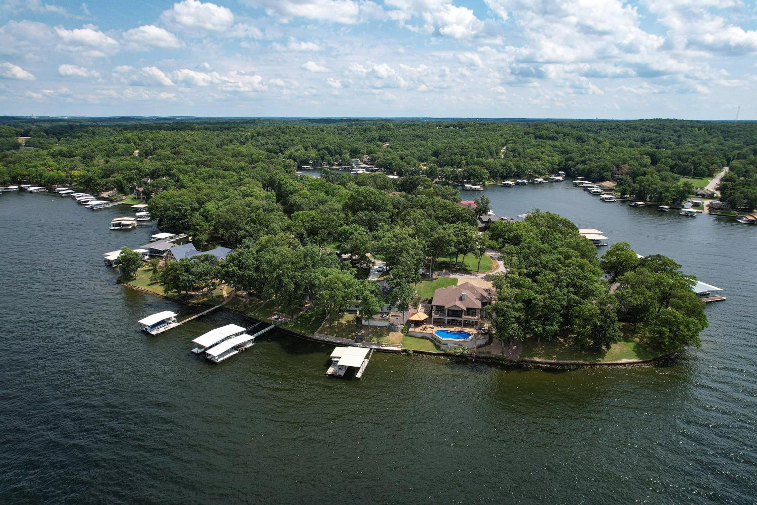 Two Homes, Large Deck, Firepit, Central Location