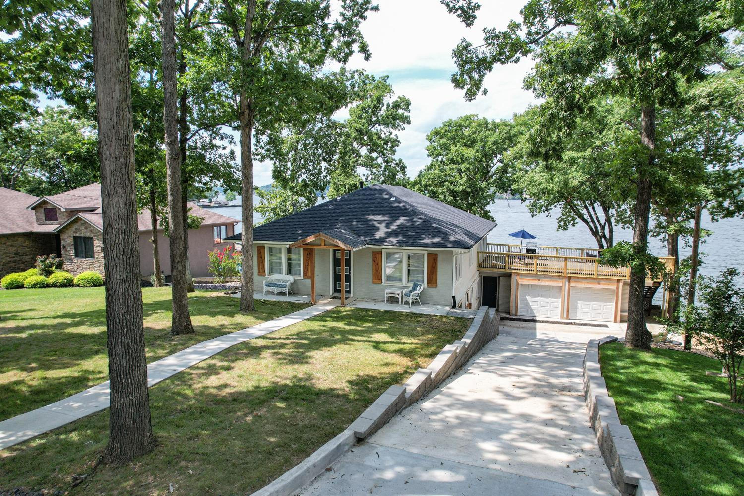 Two Homes, Large Deck, Firepit, Central Location