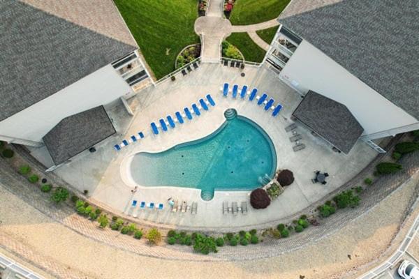 Nautical-Inspired Lakefront Unit w/ Awesome Views