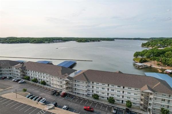 Nautical-Inspired Lakefront Unit w/ Awesome Views