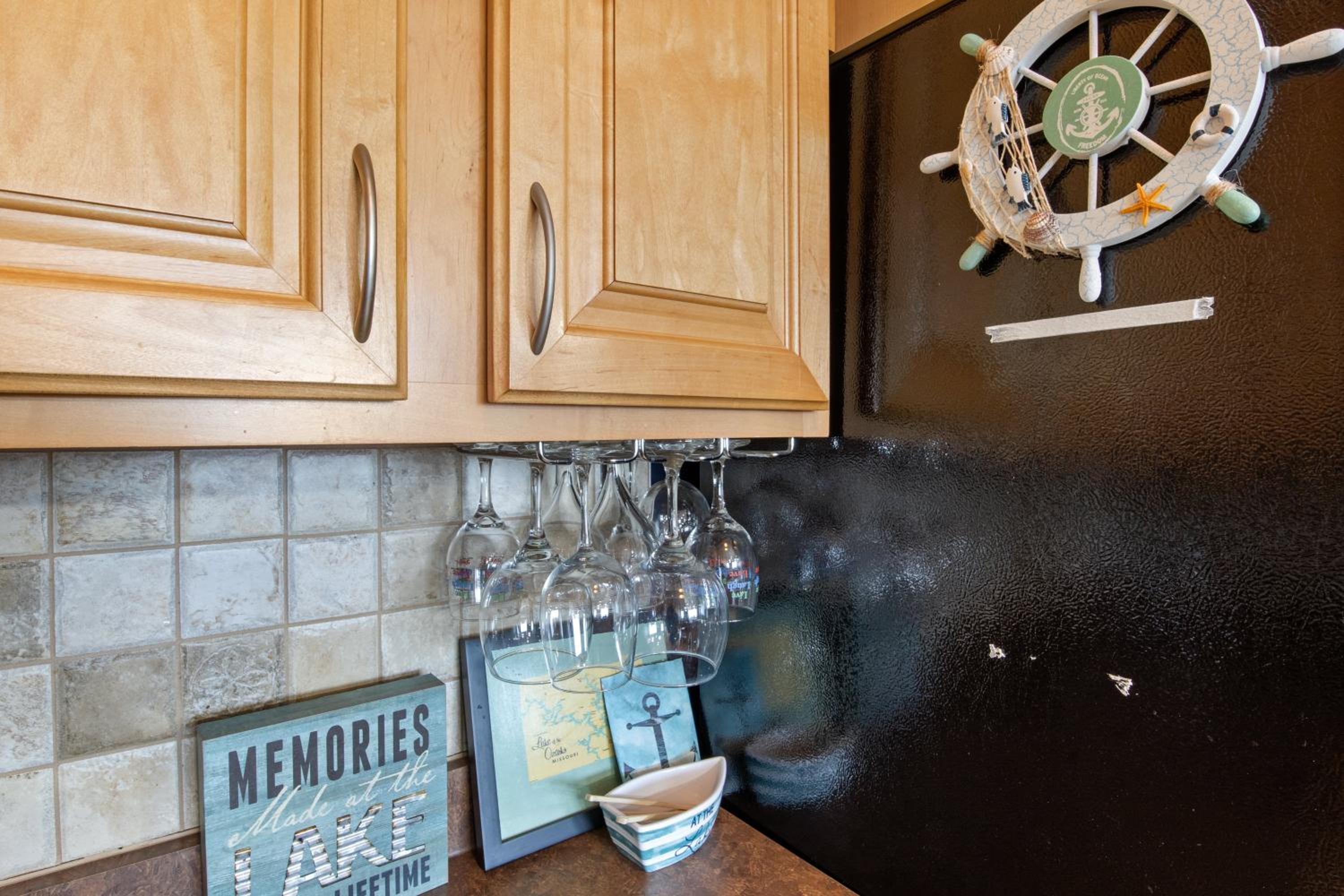 Nautical-Inspired Lakefront Unit w/ Awesome Views