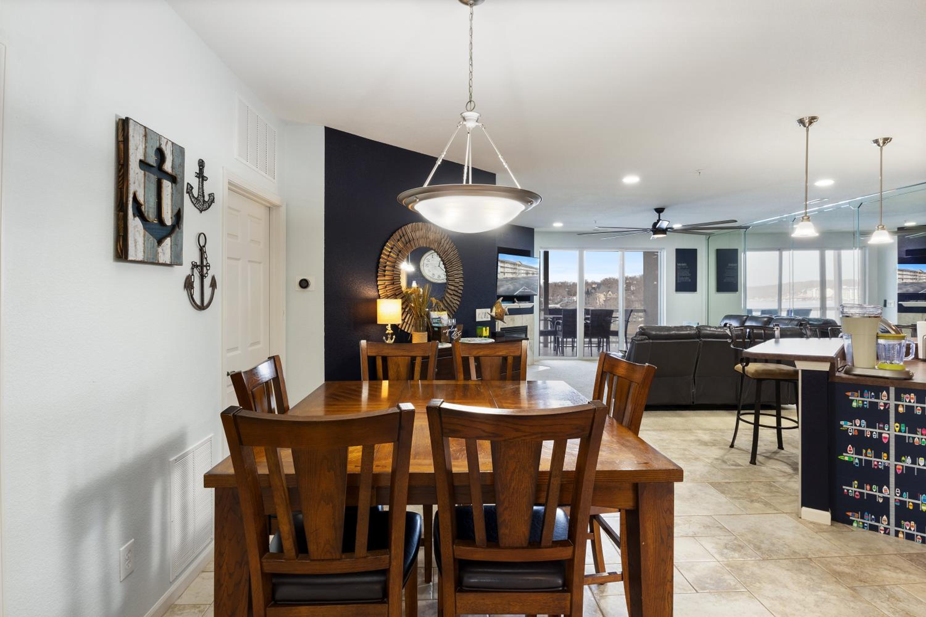 Nautical-Inspired Lakefront Unit w/ Awesome Views
