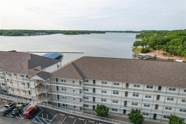 Nautical-Inspired Lakefront Unit w/ Awesome Views
