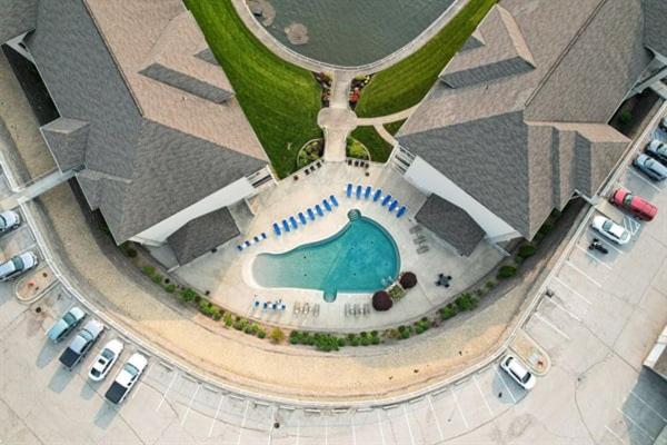 Nautical-Inspired Lakefront Unit w/ Awesome Views