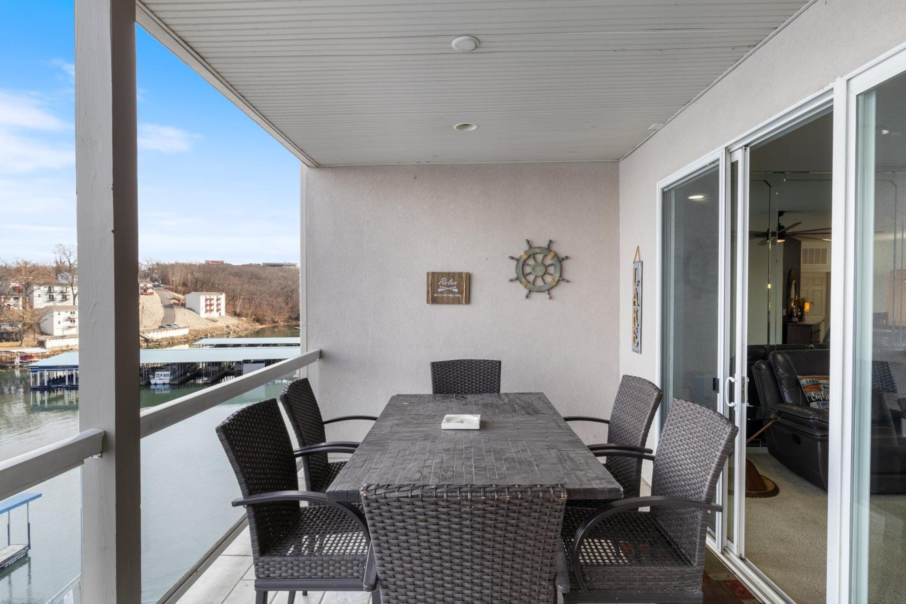 Nautical-Inspired Lakefront Unit w/ Awesome Views