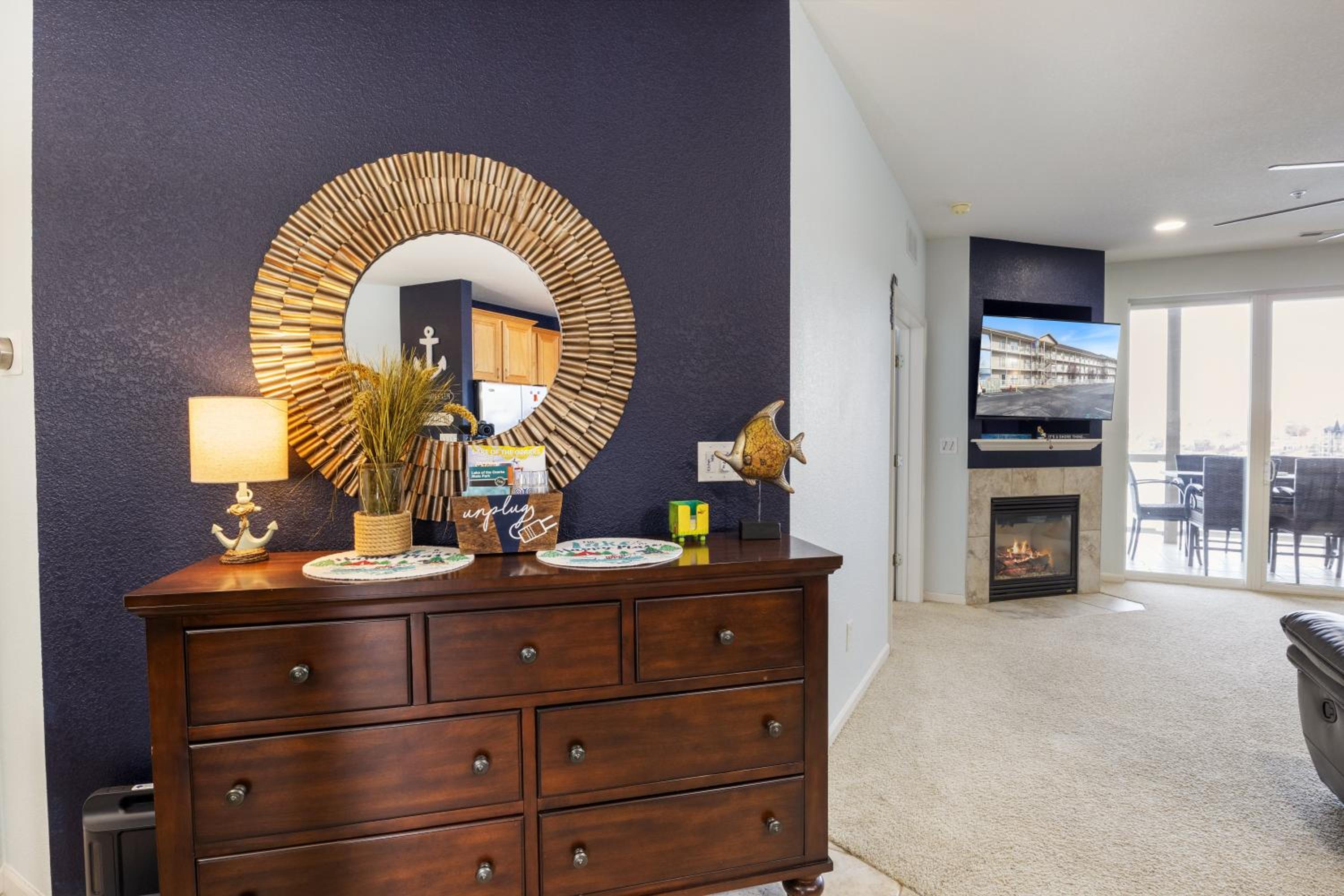 Nautical-Inspired Lakefront Unit w/ Awesome Views