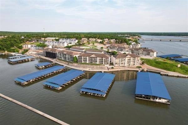 Nautical-Inspired Lakefront Unit w/ Awesome Views