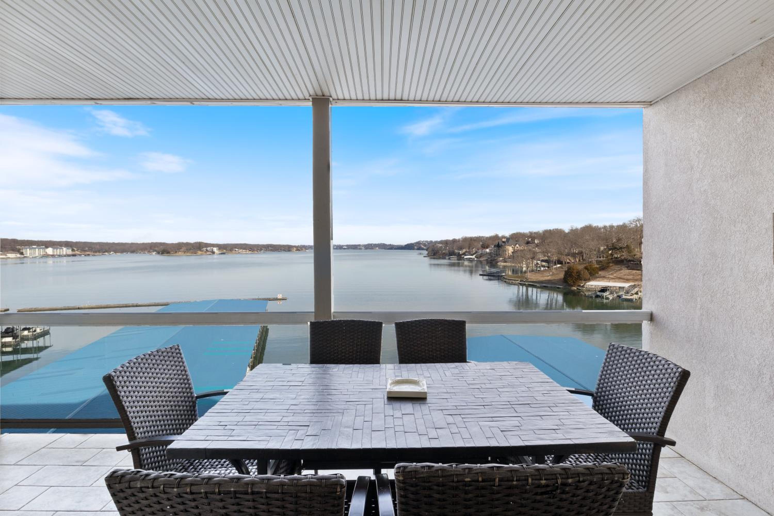 Nautical-Inspired Lakefront Unit w/ Awesome Views