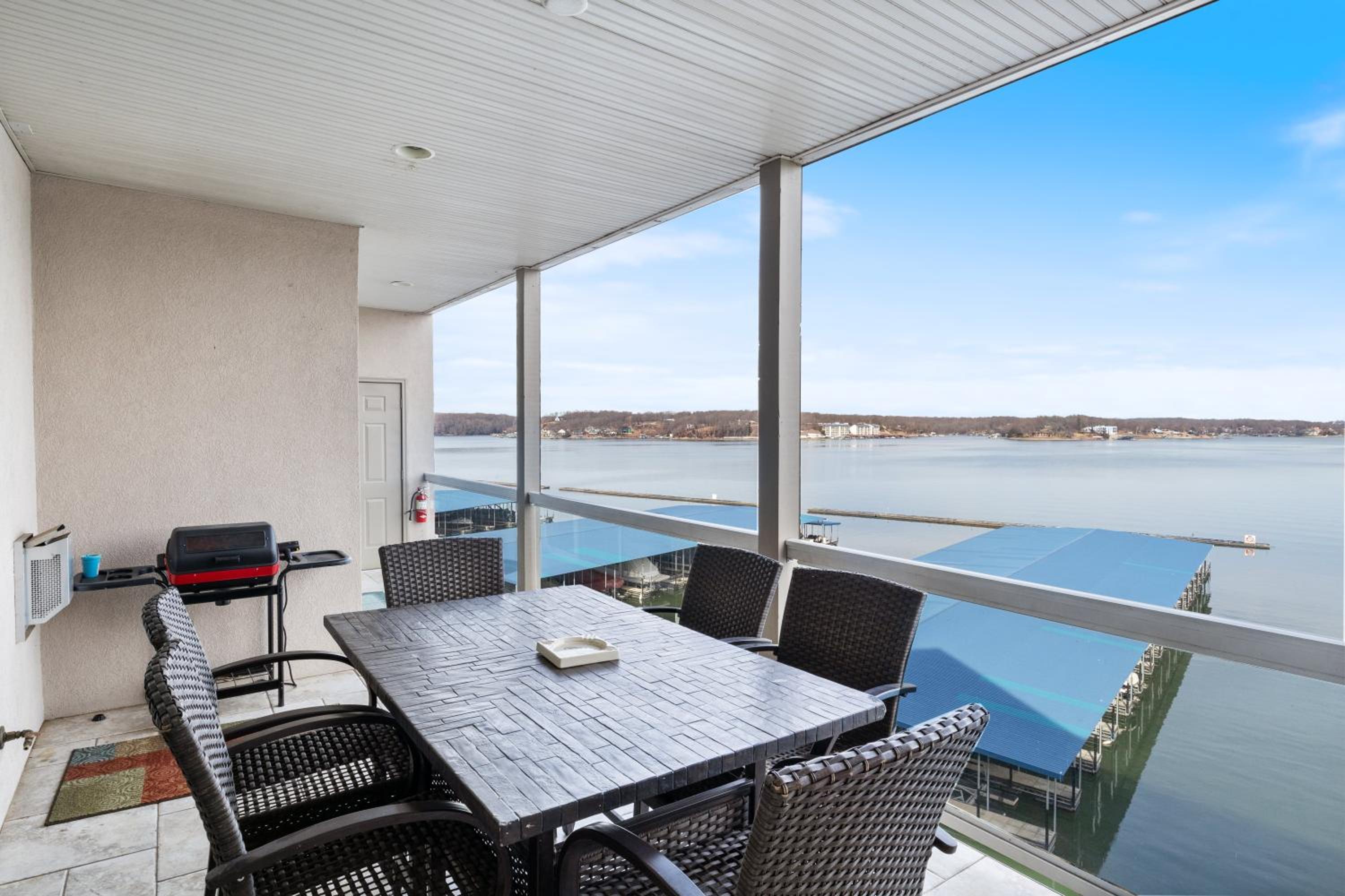 Nautical-Inspired Lakefront Unit w/ Awesome Views