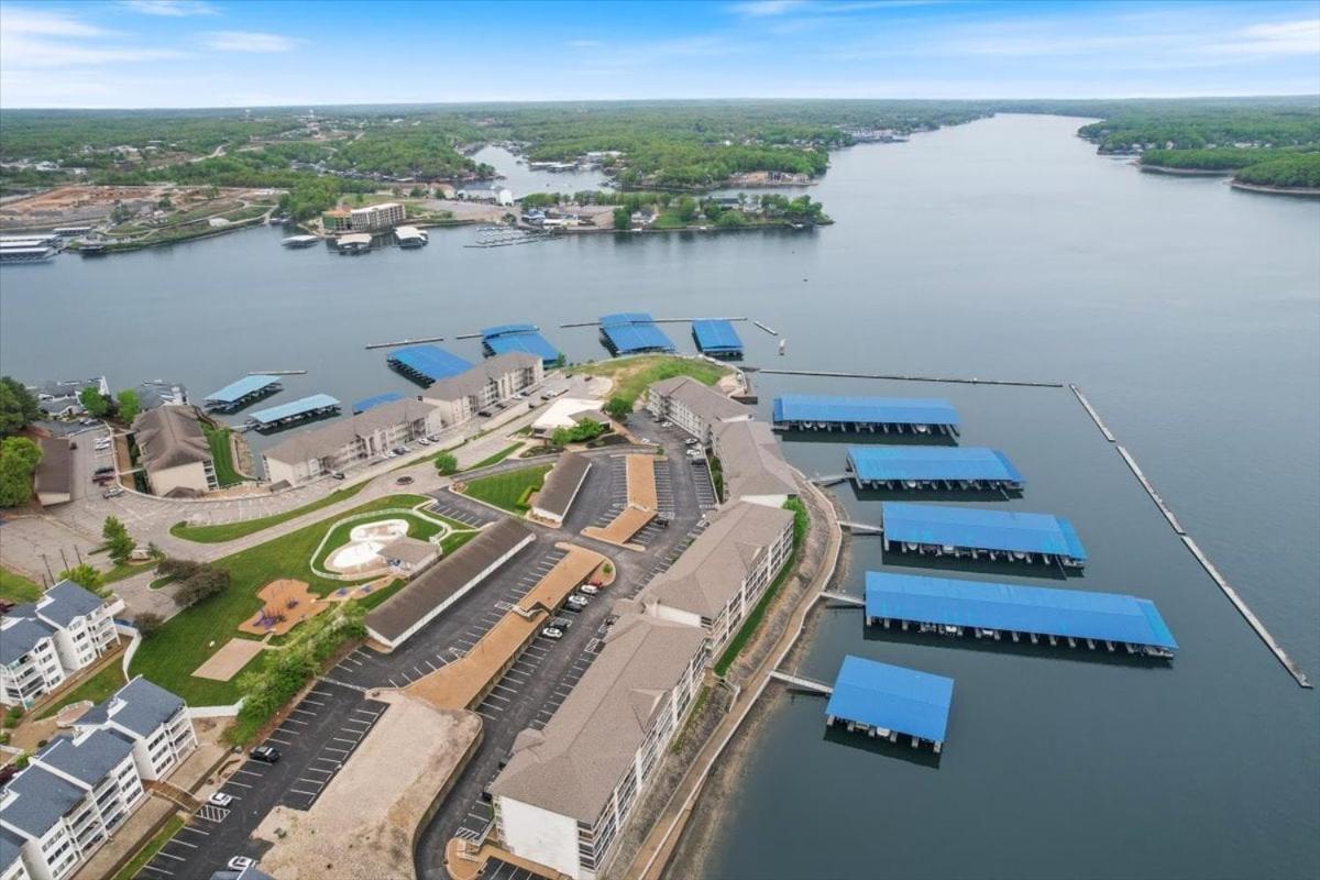 Nautical-Inspired Lakefront Unit w/ Awesome Views