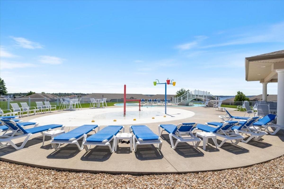 Nautical-Inspired Lakefront Unit w/ Awesome Views