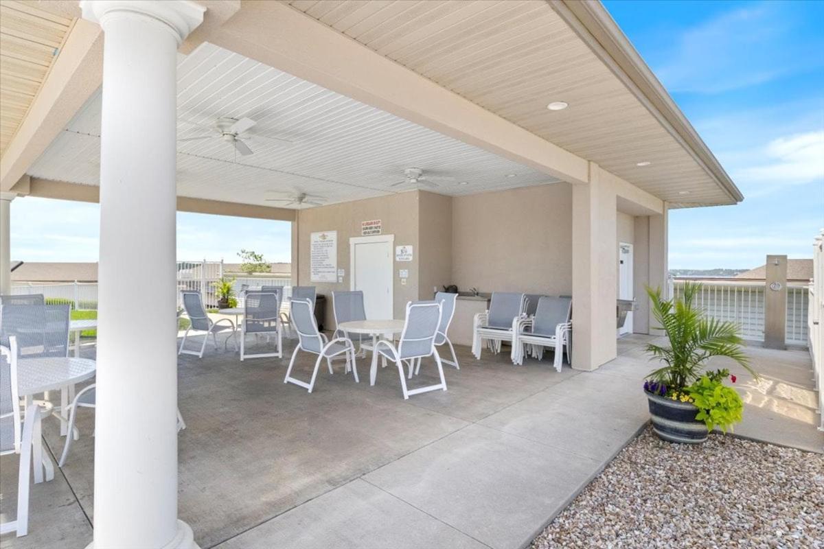Nautical-Inspired Lakefront Unit w/ Awesome Views