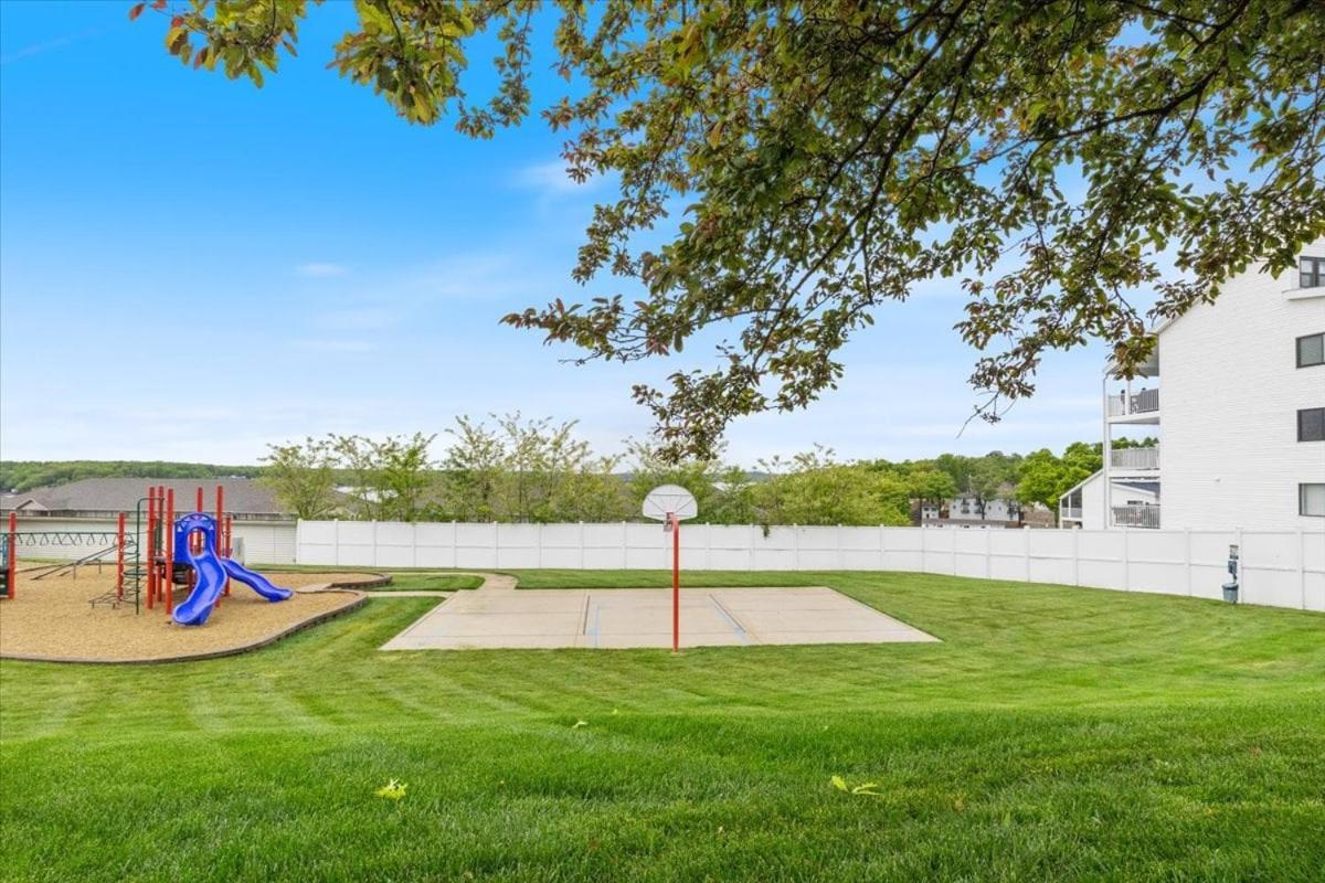 Nautical-Inspired Lakefront Unit w/ Awesome Views
