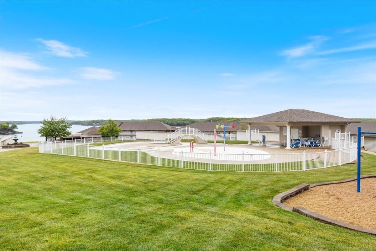 Nautical-Inspired Lakefront Unit w/ Awesome Views