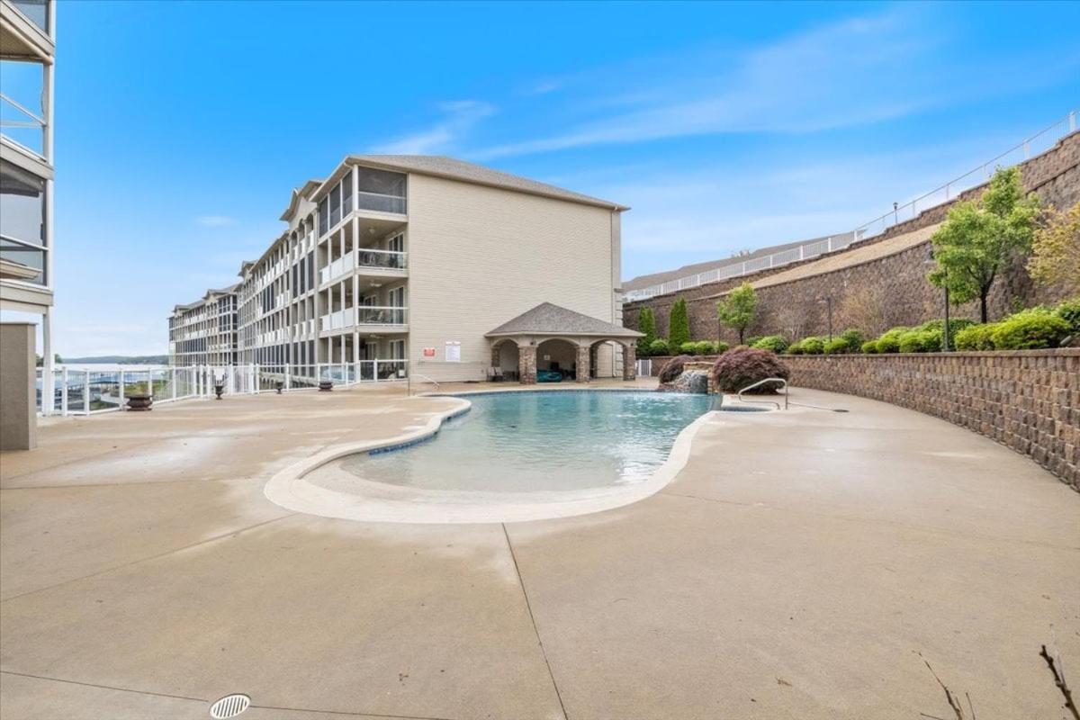 Nautical-Inspired Lakefront Unit w/ Awesome Views