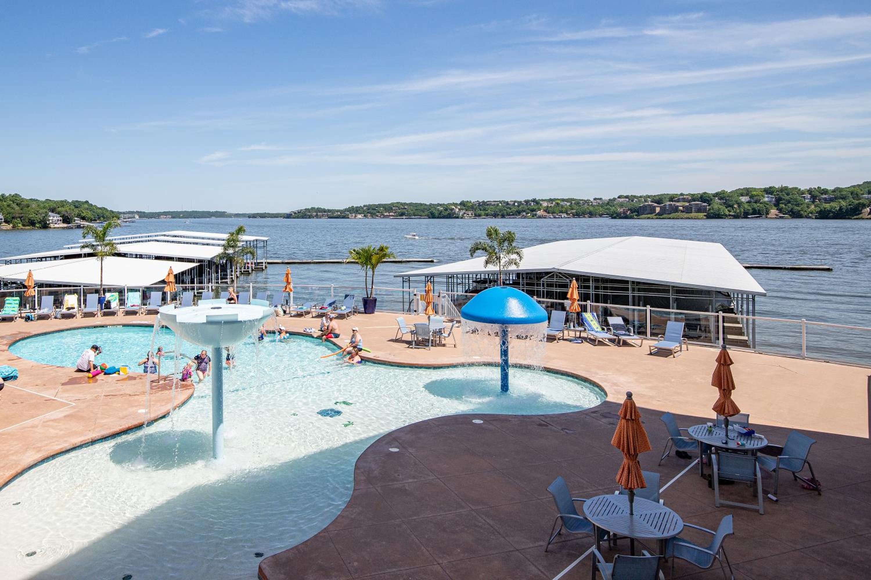 Island Life! Pool, Grilling Patio & Amazing Views!
