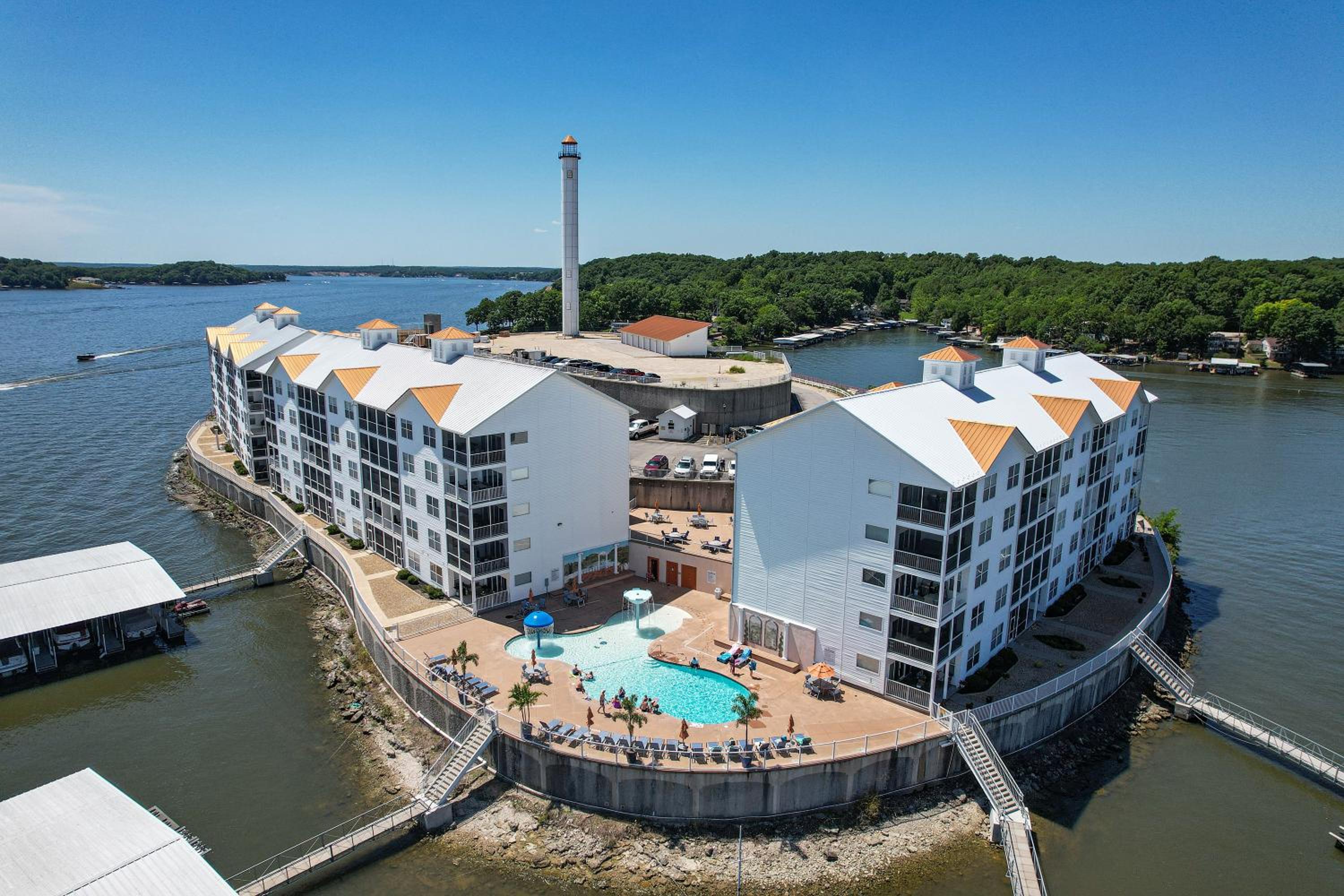 Island Life! Pool, Grilling Patio & Amazing Views!
