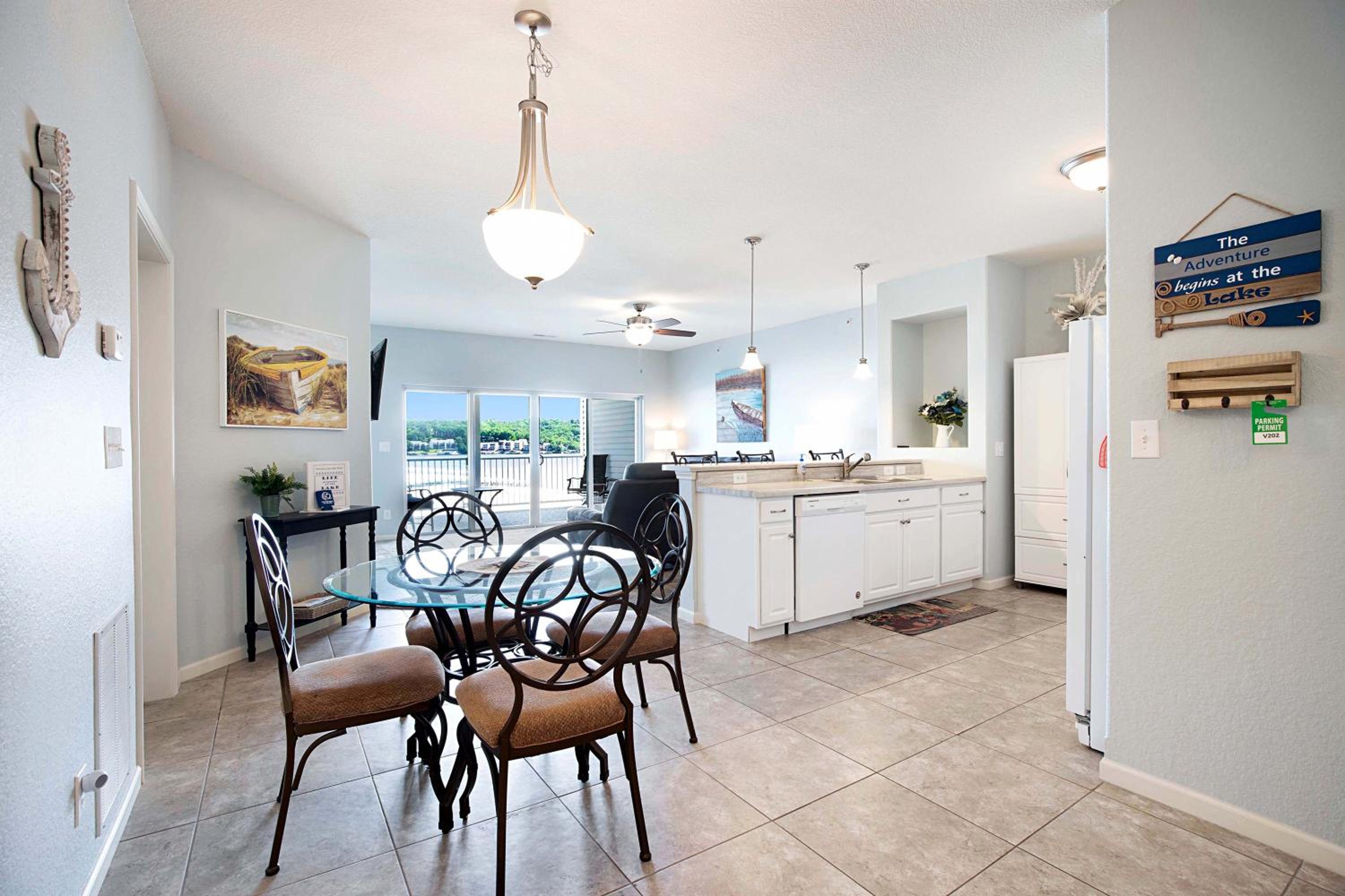 Island Life! Pool, Grilling Patio & Amazing Views!