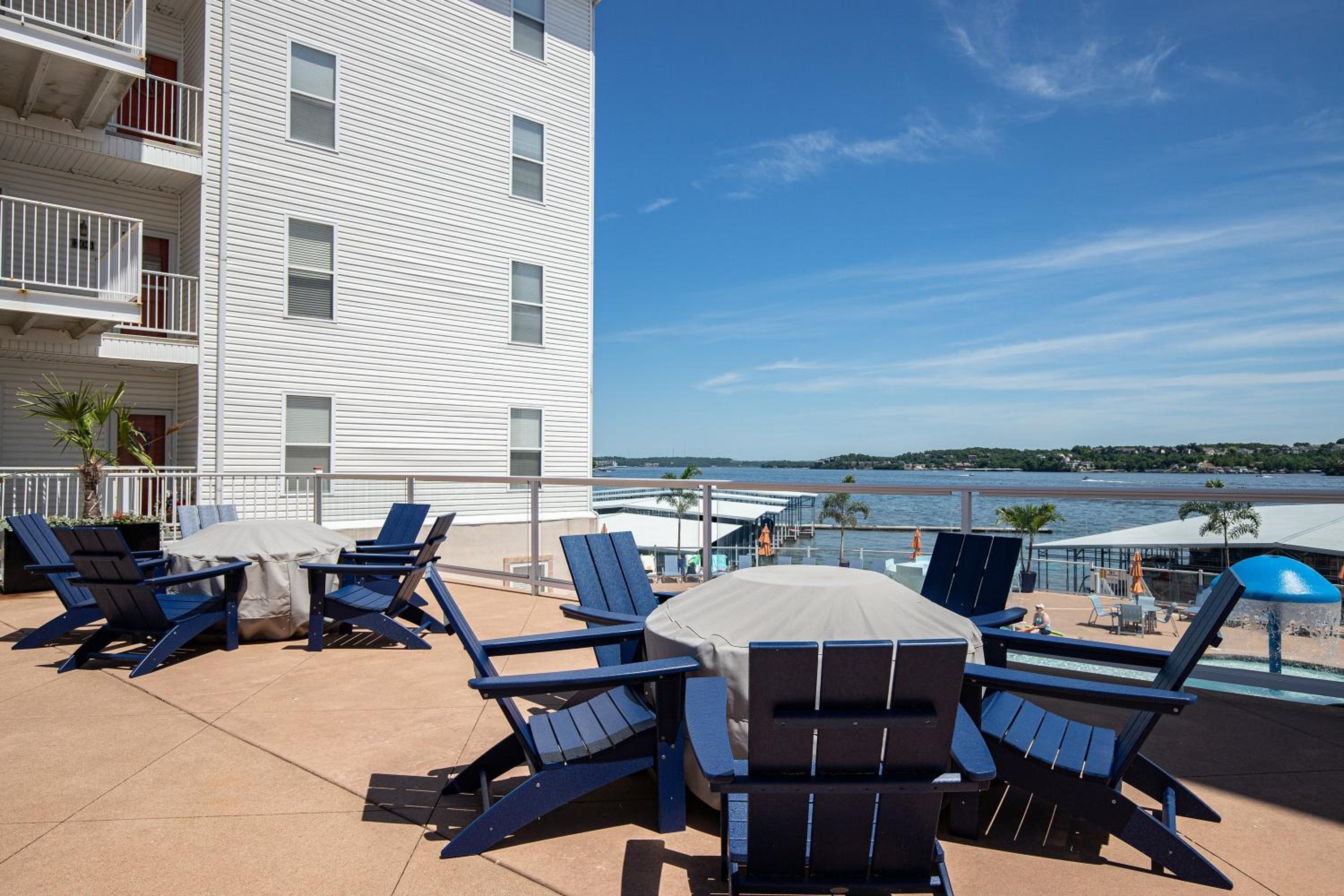 Island Life! Pool, Grilling Patio & Amazing Views!