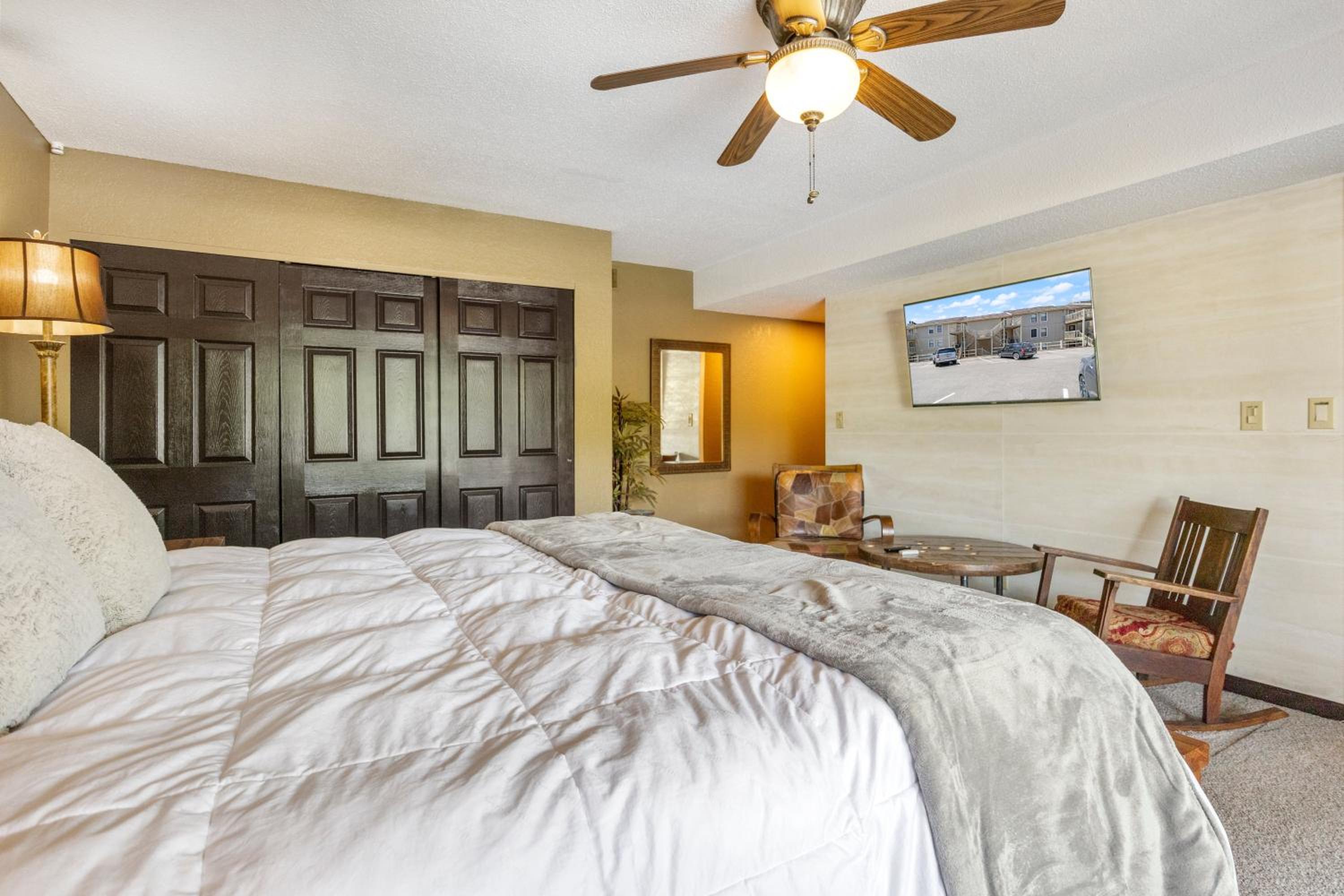 Stunning Views, Inviting Pools, and Endless Fun!