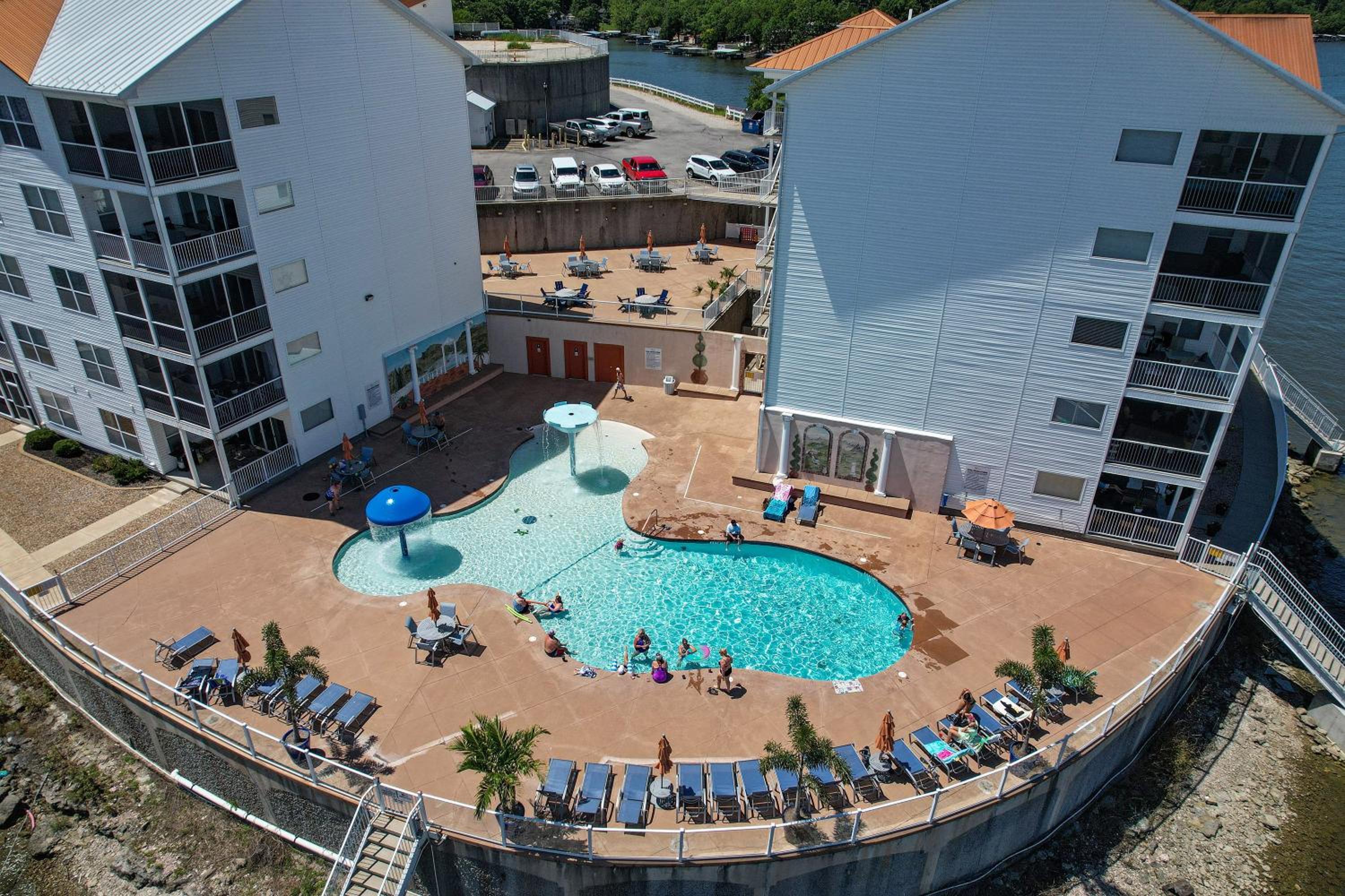Island Life! Pool, Grilling Patio & Amazing Views!