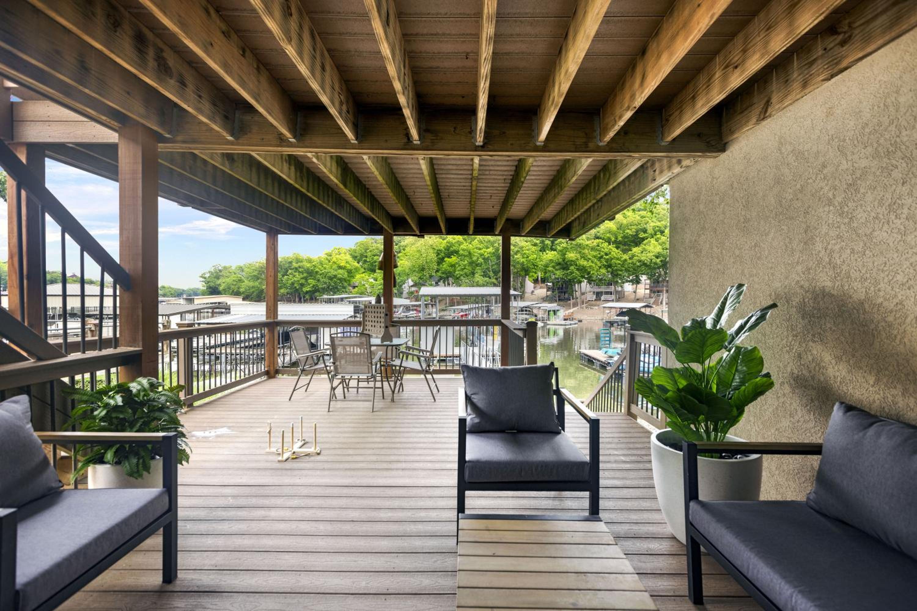 Newly Remodeled w/ Dock, Boat & PWC Slips, Pool Table & Golden Tee