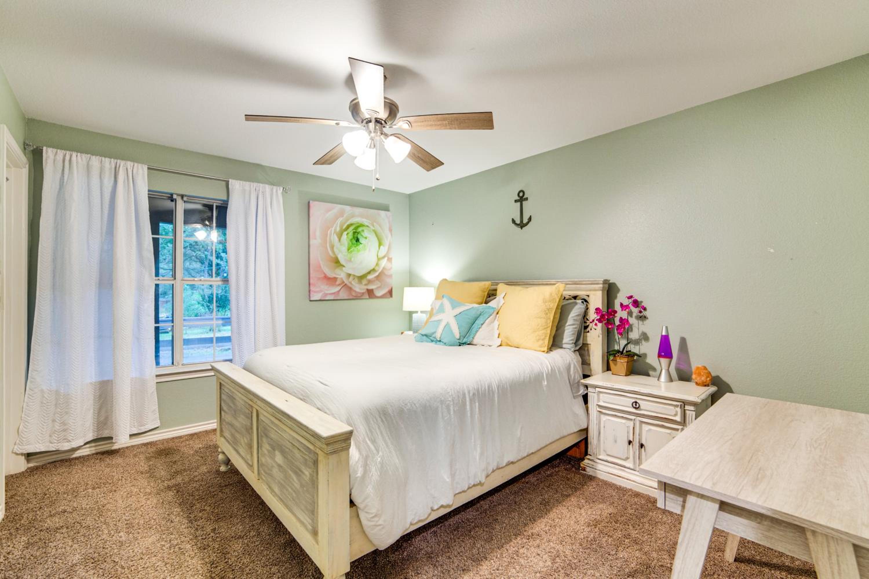 Walk to Lake Athens! Updated Home with Large Deck