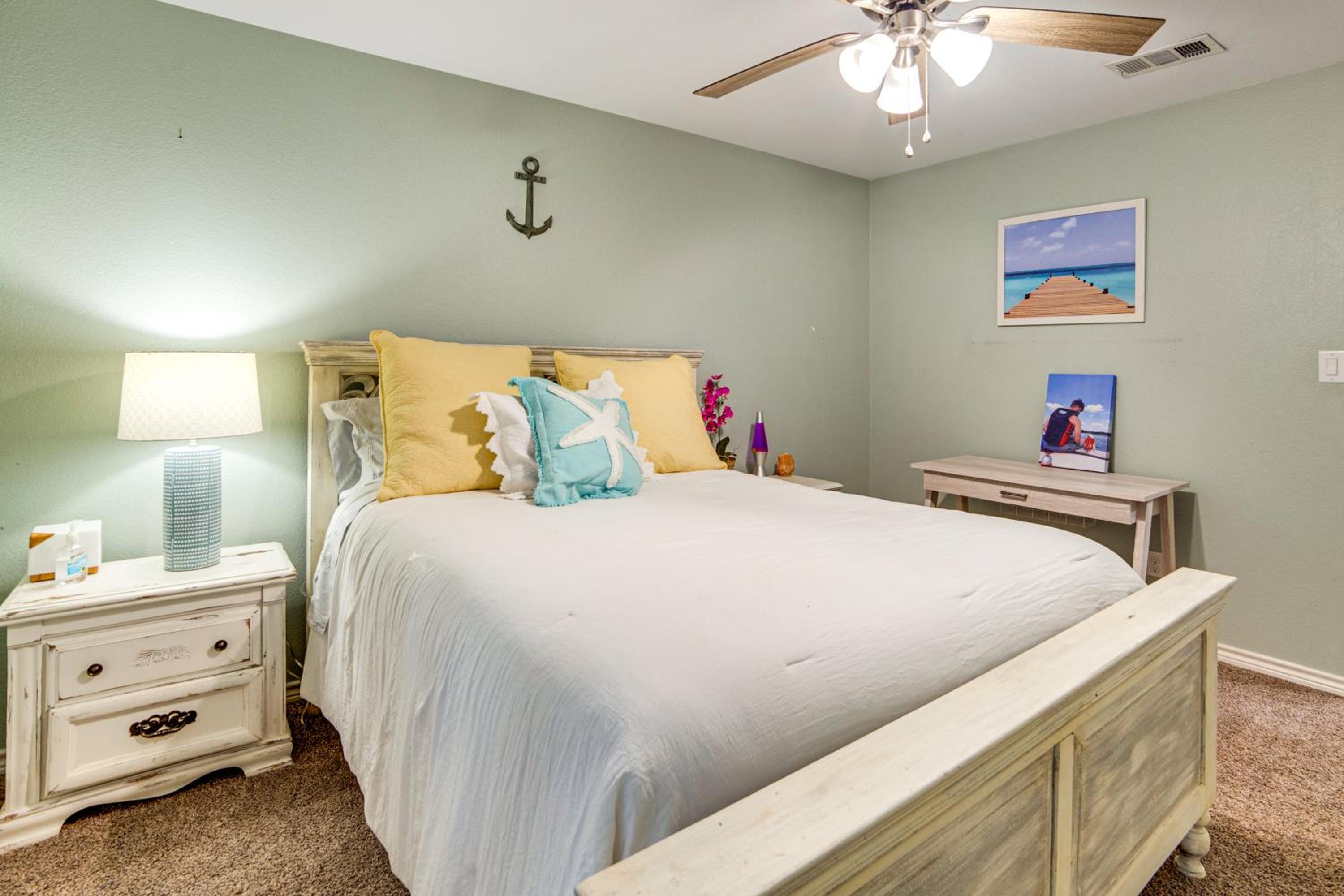 Walk to Lake Athens! Updated Home with Large Deck