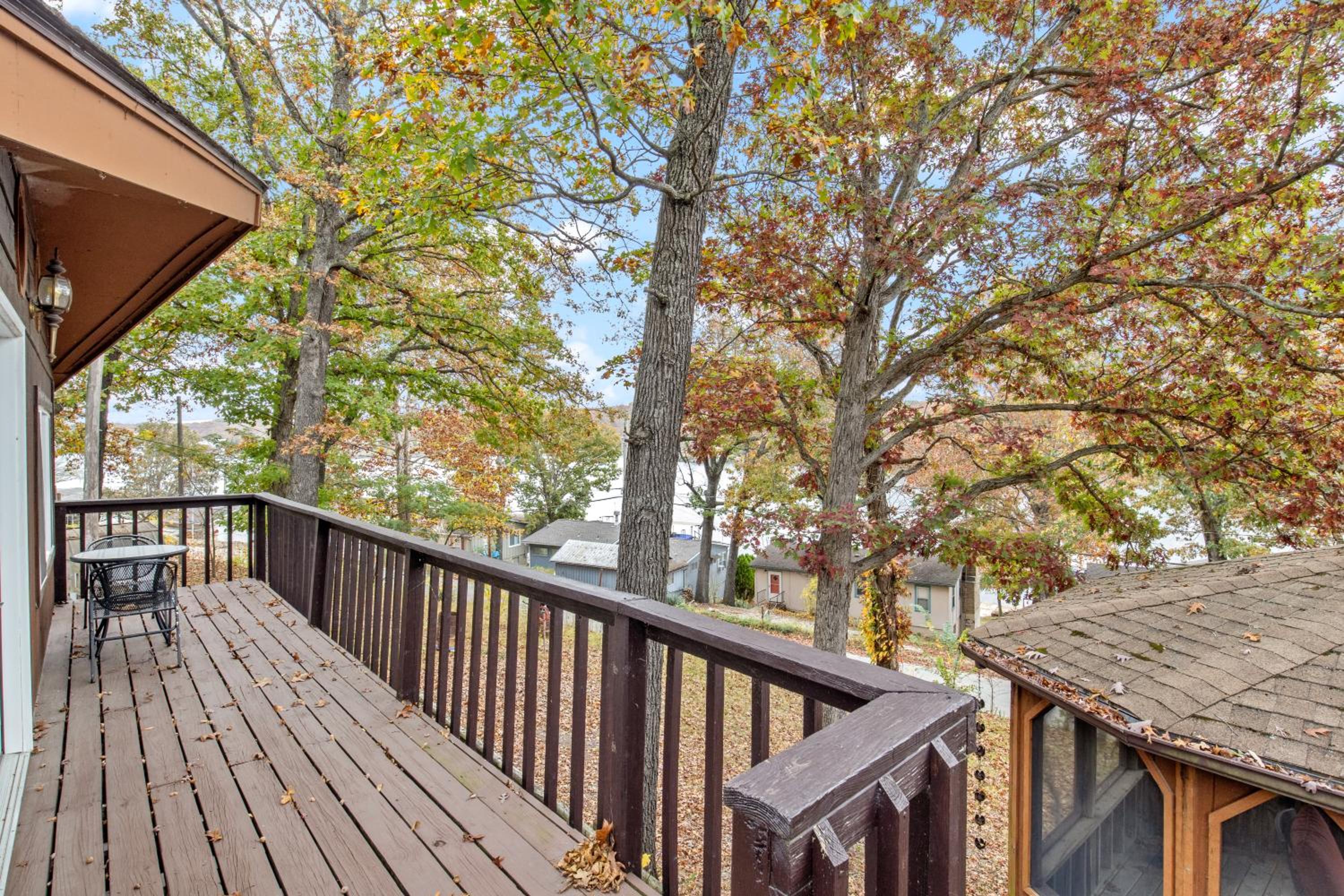 Stunning Lake View On A Nice & Quiet Relaxing Home