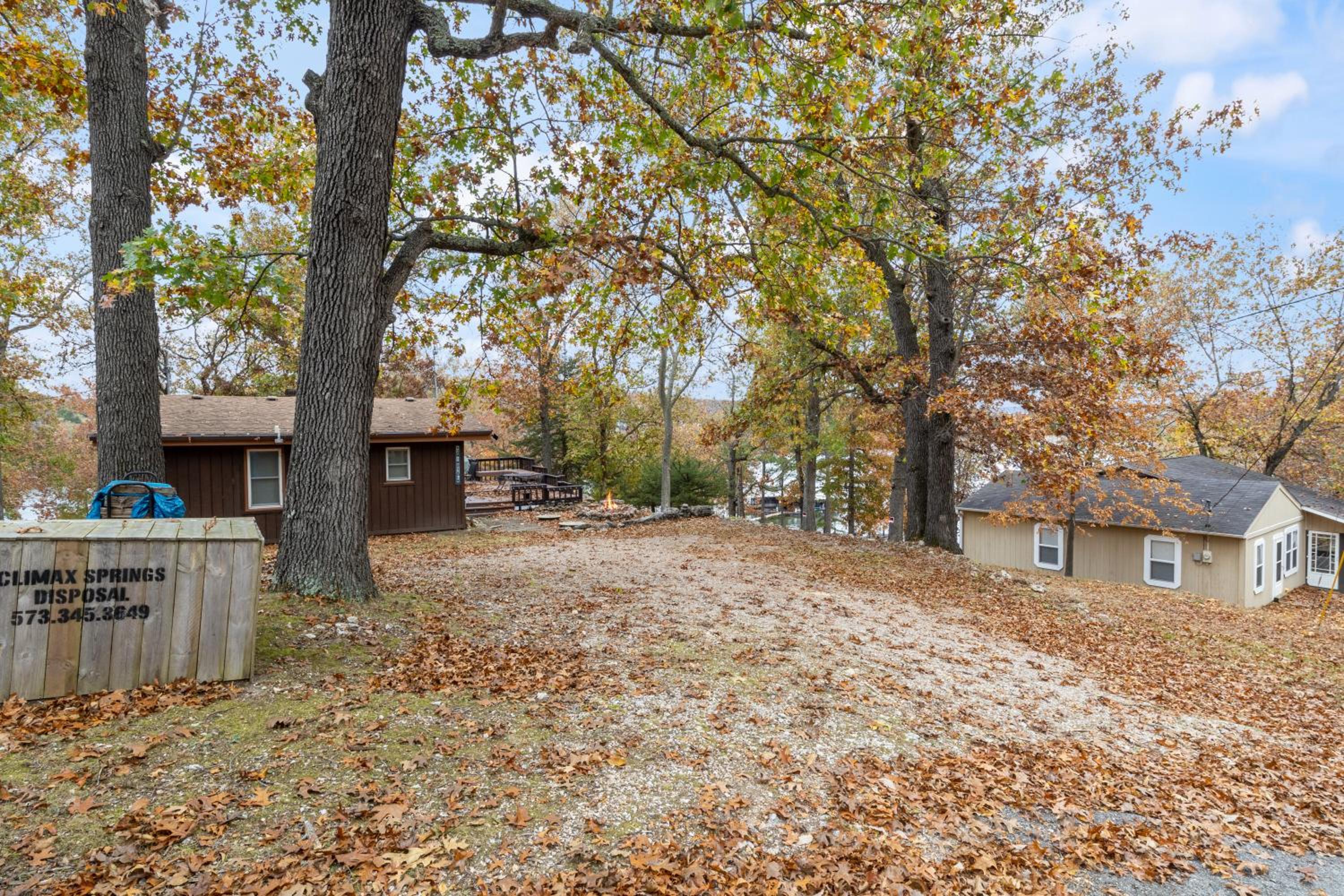 Stunning Lake View On A Nice & Quiet Relaxing Home