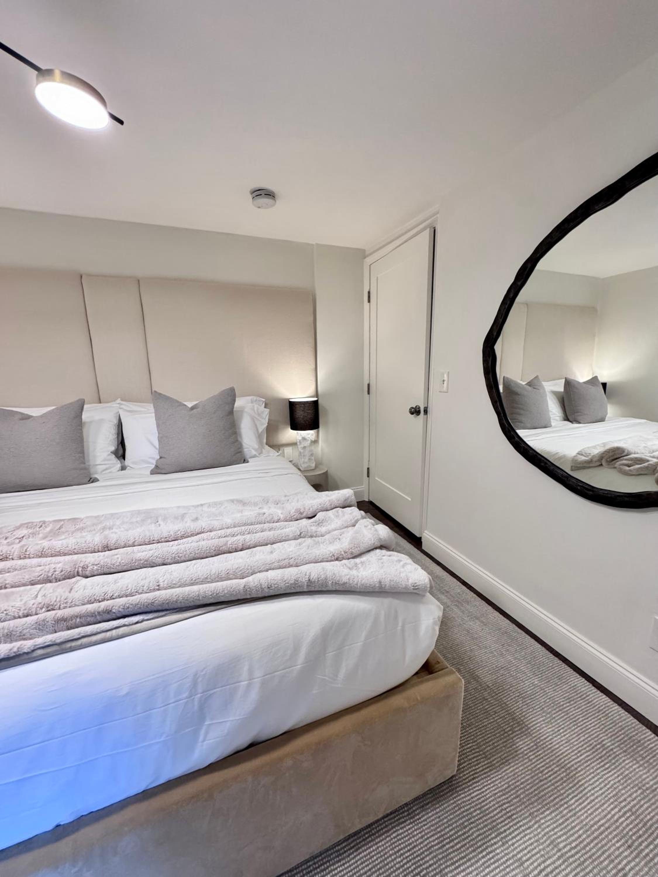 Boutique Farmhouse at Montaluce Winery-Weddings-Nature-Hiking-Fast WIFI-Easy Parking
